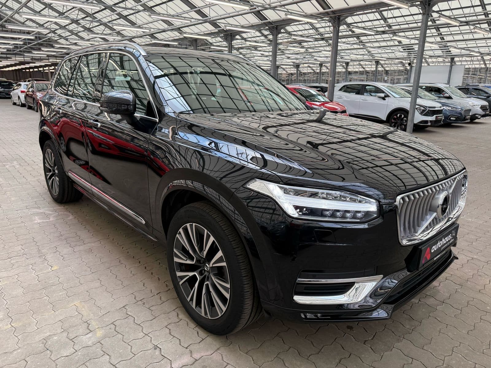 Volvo XC90 SUV / Crossover / Geländewagen VOLVO XC90 B5 D AWD Geartronic Inscription Sports Utility Vehicle