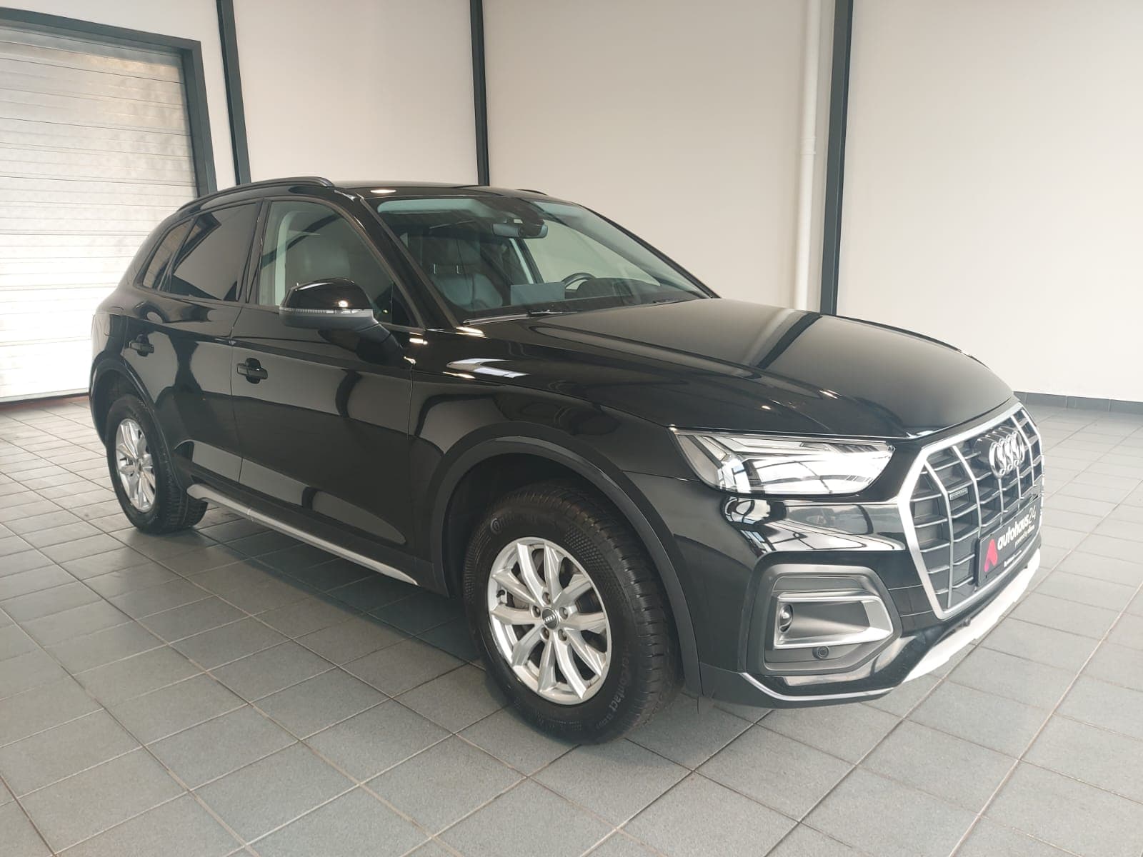 Audi Q5 SUV / Crossover / Geländewagen AUDI Q5 40 TDI S tronic quattro advanced Sports Utility Vehicle #1