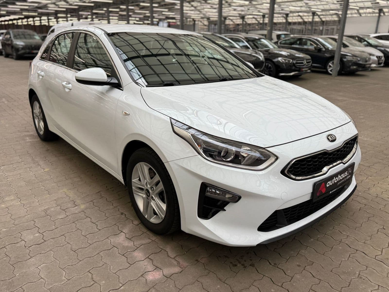 Kia Ceed Limousine KIA Ceed 1.4 T-GDI Vision Schräghecklimousine #1