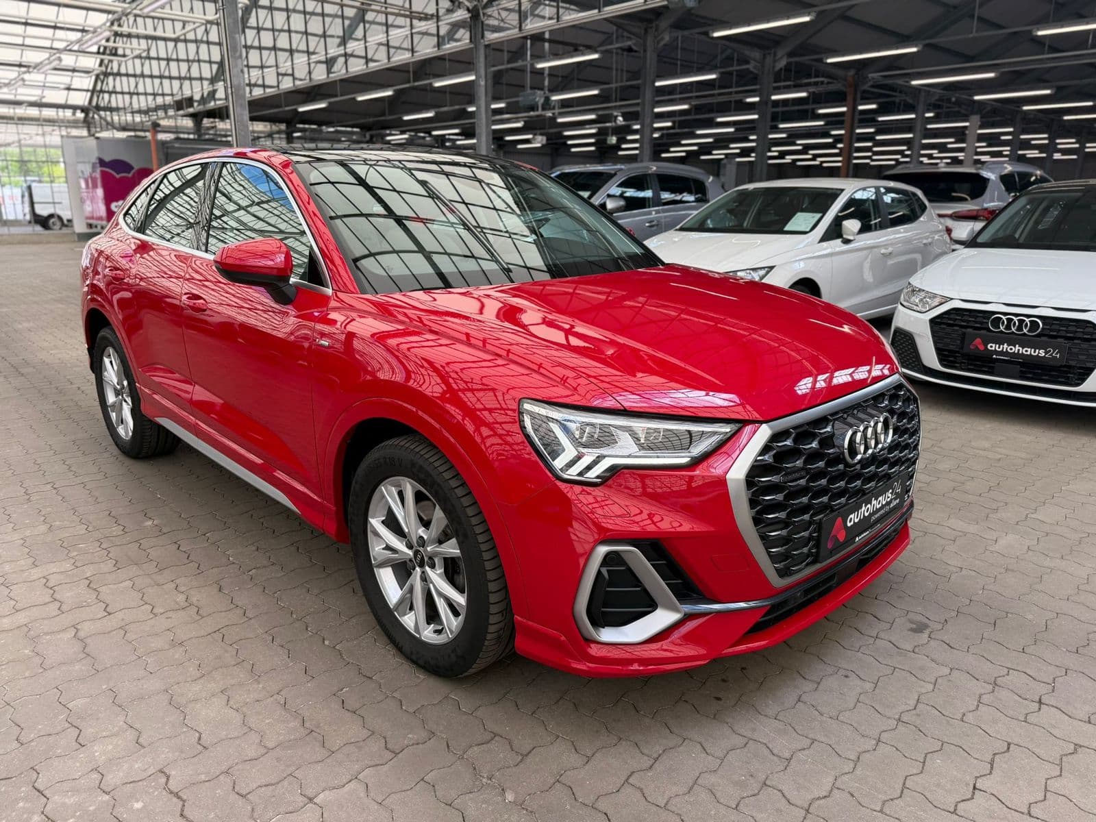 Audi Q3 SUV / Crossover / Geländewagen AUDI Q3 Sportback 35 TDI quattro S tronic S line Sports Utility Vehicle #1