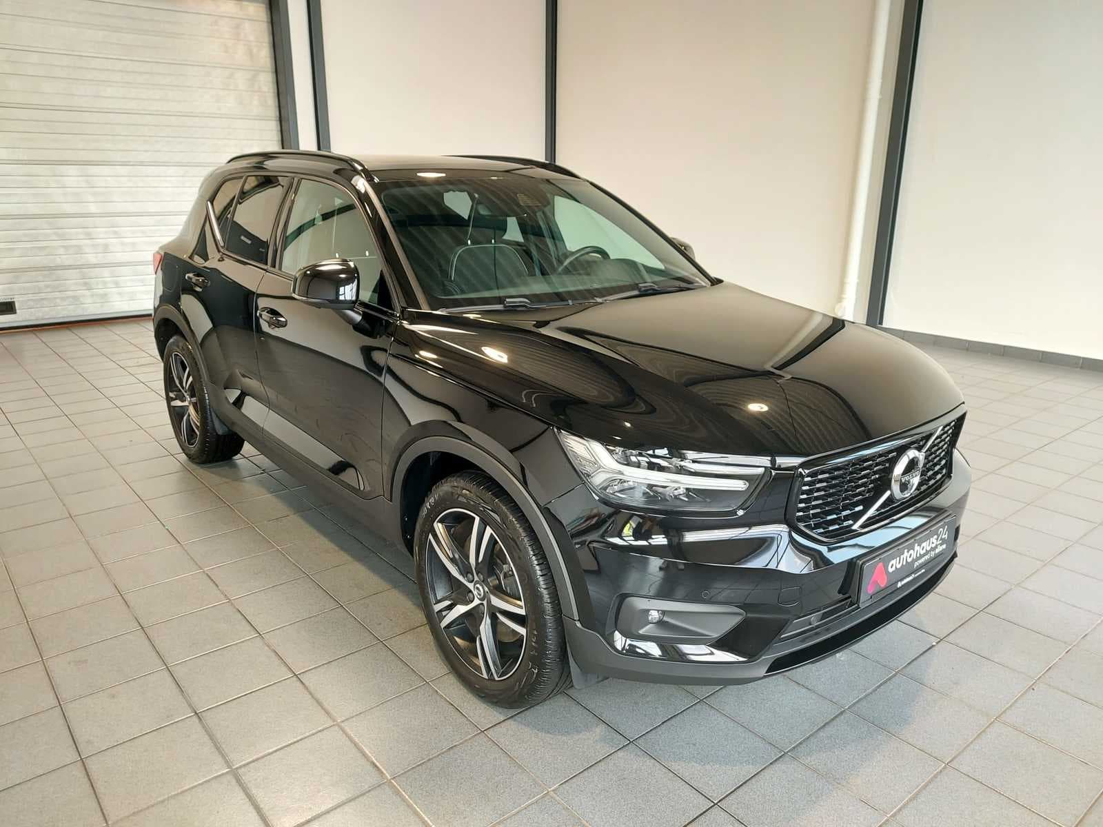 Volvo XC40 SUV / Crossover / Geländewagen VOLVO XC40 T4 Recharge R Design Sports Utility Vehicle #1