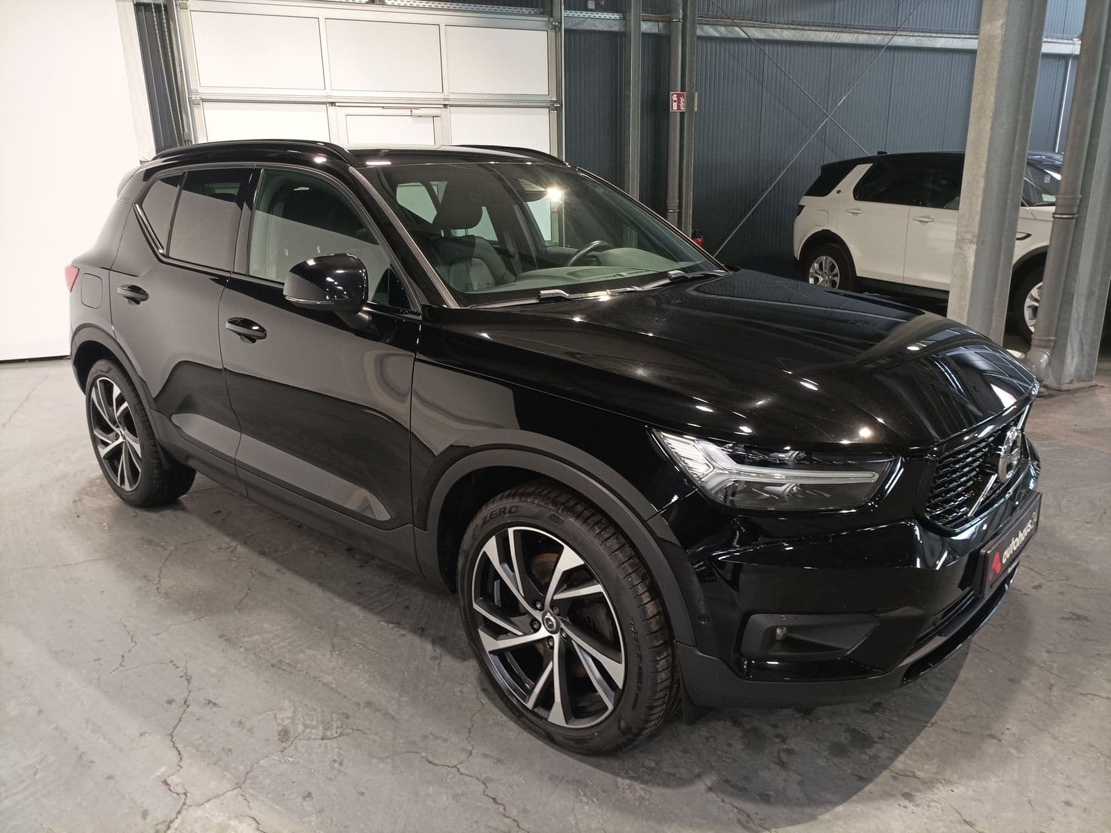 Volvo XC40 SUV / Crossover / Geländewagen VOLVO XC40 T5 Recharge R Design Sports Utility Vehicle #1