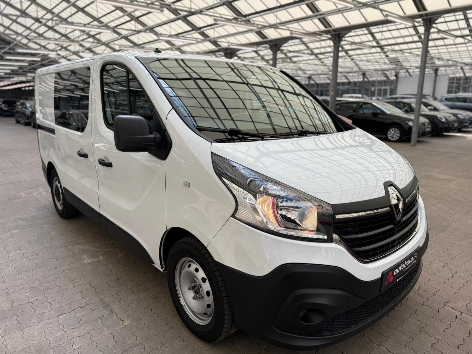 Renault Trafic Transporter RENAULT Trafic L1H1 2.0 ENERGY dCi 145 3,0t Komfort Kastenwagen #1