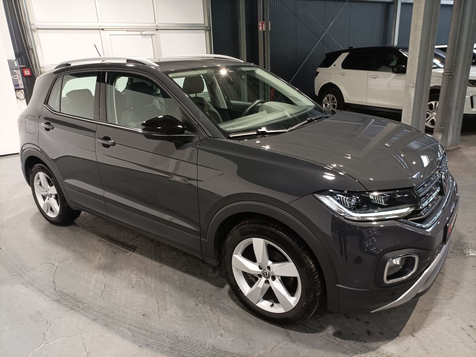 Volkswagen T-Cross SUV / Crossover / Geländewagen VOLKSWAGEN T-Cross 1.0 TSI OPF 85 kW DSG Style Sports Utility Vehicle #1