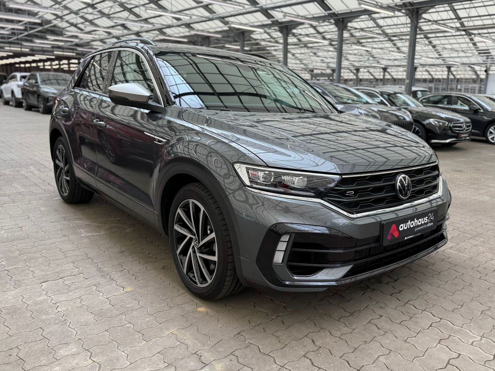Volkswagen T-Roc SUV / Crossover / Geländewagen VOLKSWAGEN T-Roc 2.0 TSI OPF DSG 4MOTION R Sports Utility Vehicle #1