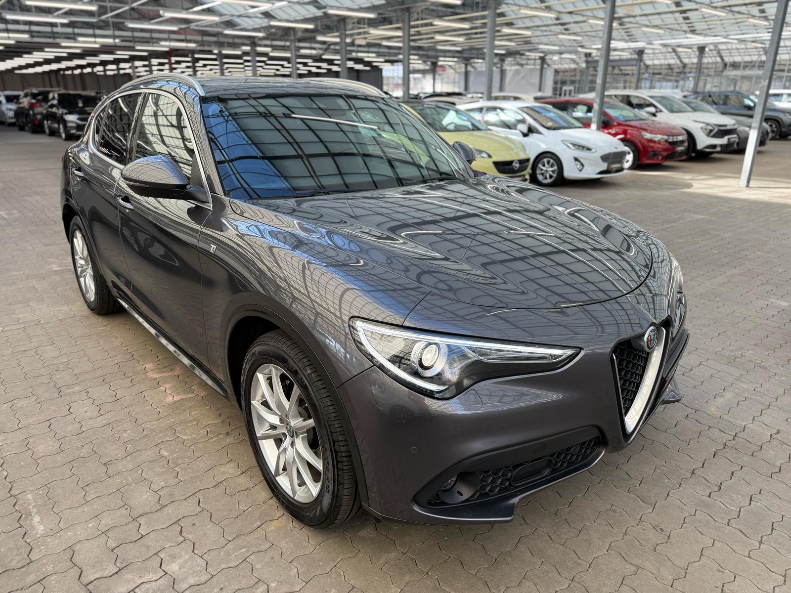 Alfa Romeo Stelvio SUV / Crossover / Geländewagen ALFA ROMEO Stelvio 2.2 Diesel 16V 154kW Lusso Ti AT8-Q4 Sports Utility Vehicle