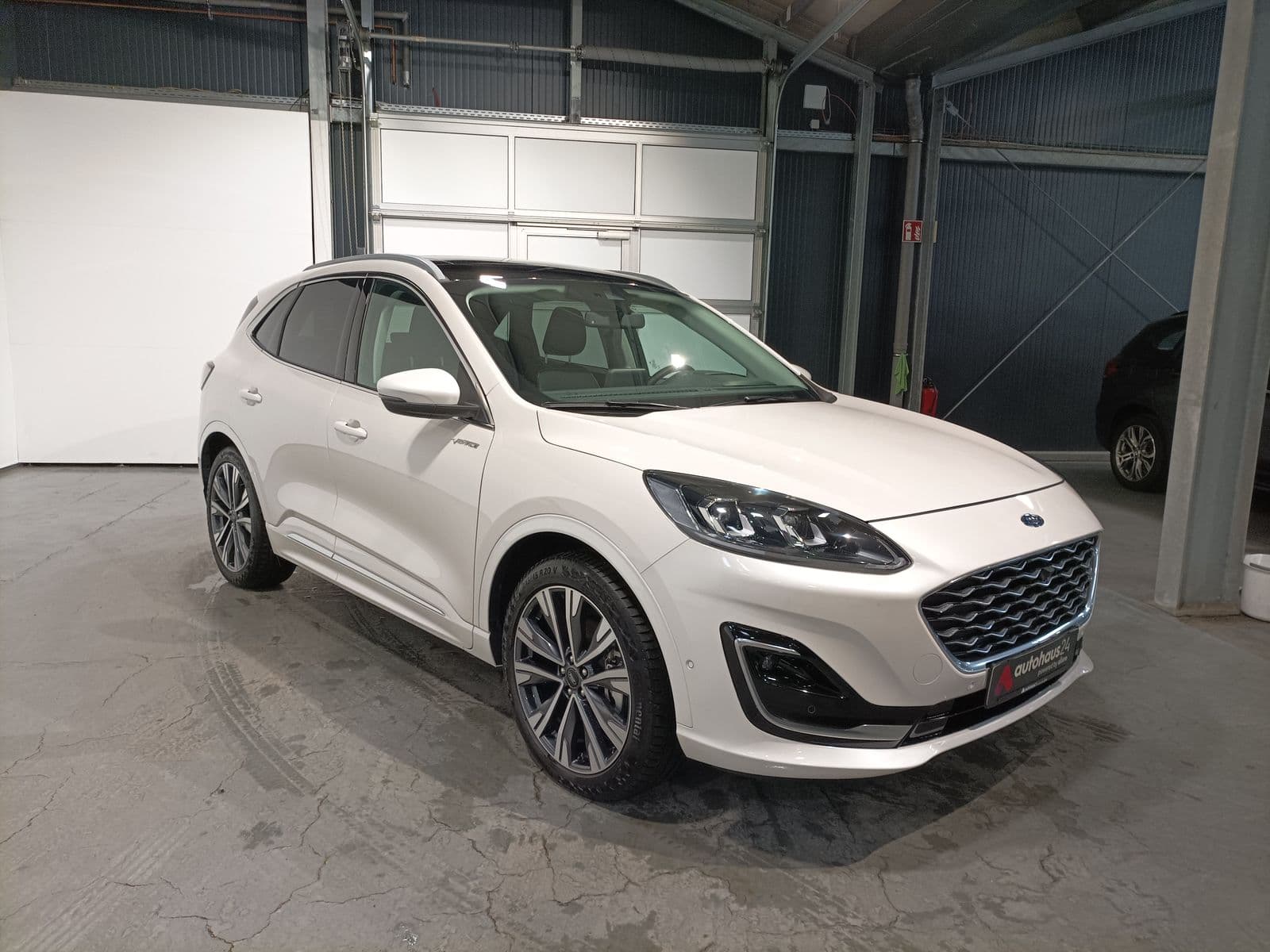 Ford Kuga SUV / Crossover / Geländewagen FORD Kuga 2.5 Duratec PHEV Vignale Sports Utility Vehicle #1