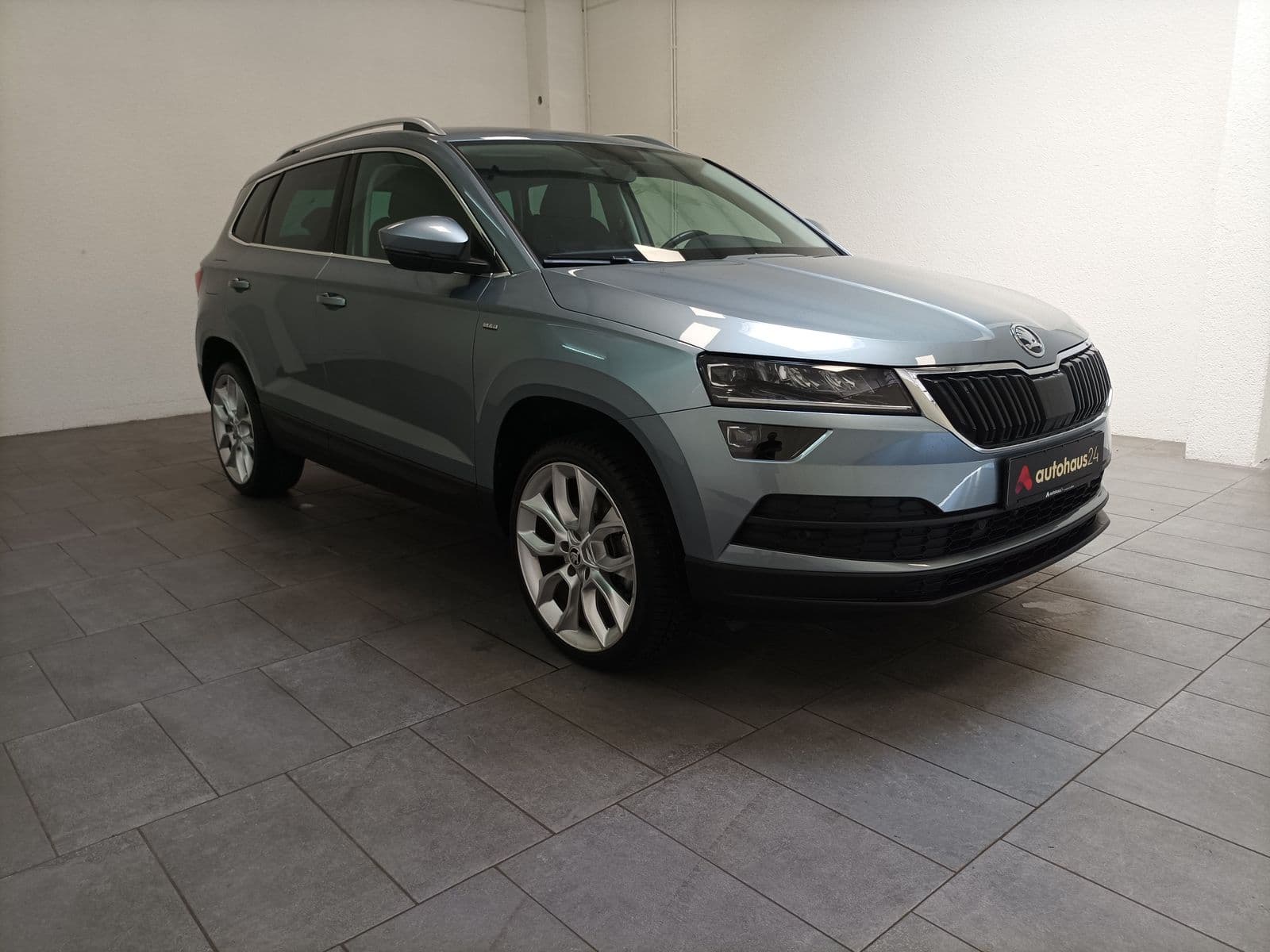ŠKODA Karoq SUV / Crossover / Geländewagen SKODA Karoq 1.5l TSI ACT DSG CLEVER Sports Utility Vehicle #1