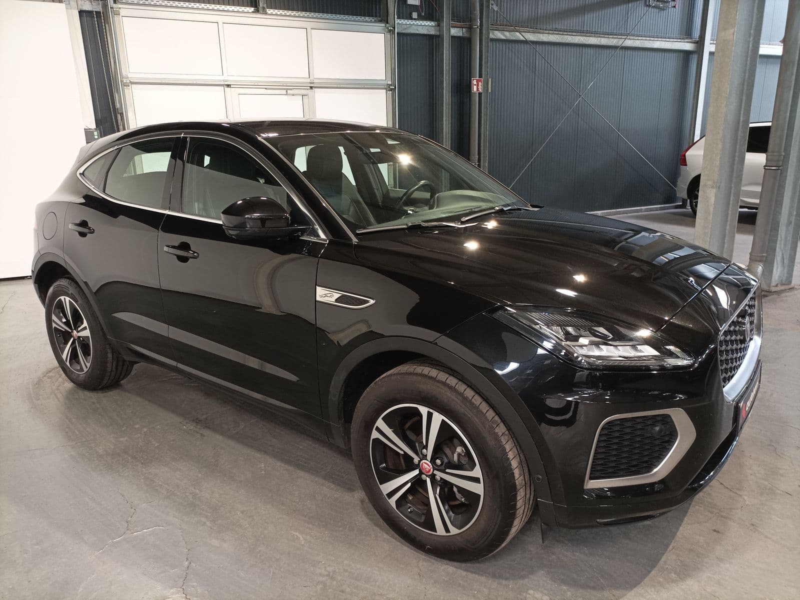 Jaguar E-PACE SUV / Crossover / Geländewagen JAGUAR E-PACE P160 R-DYNAMIC S Auto Sports Utility Vehicle #1