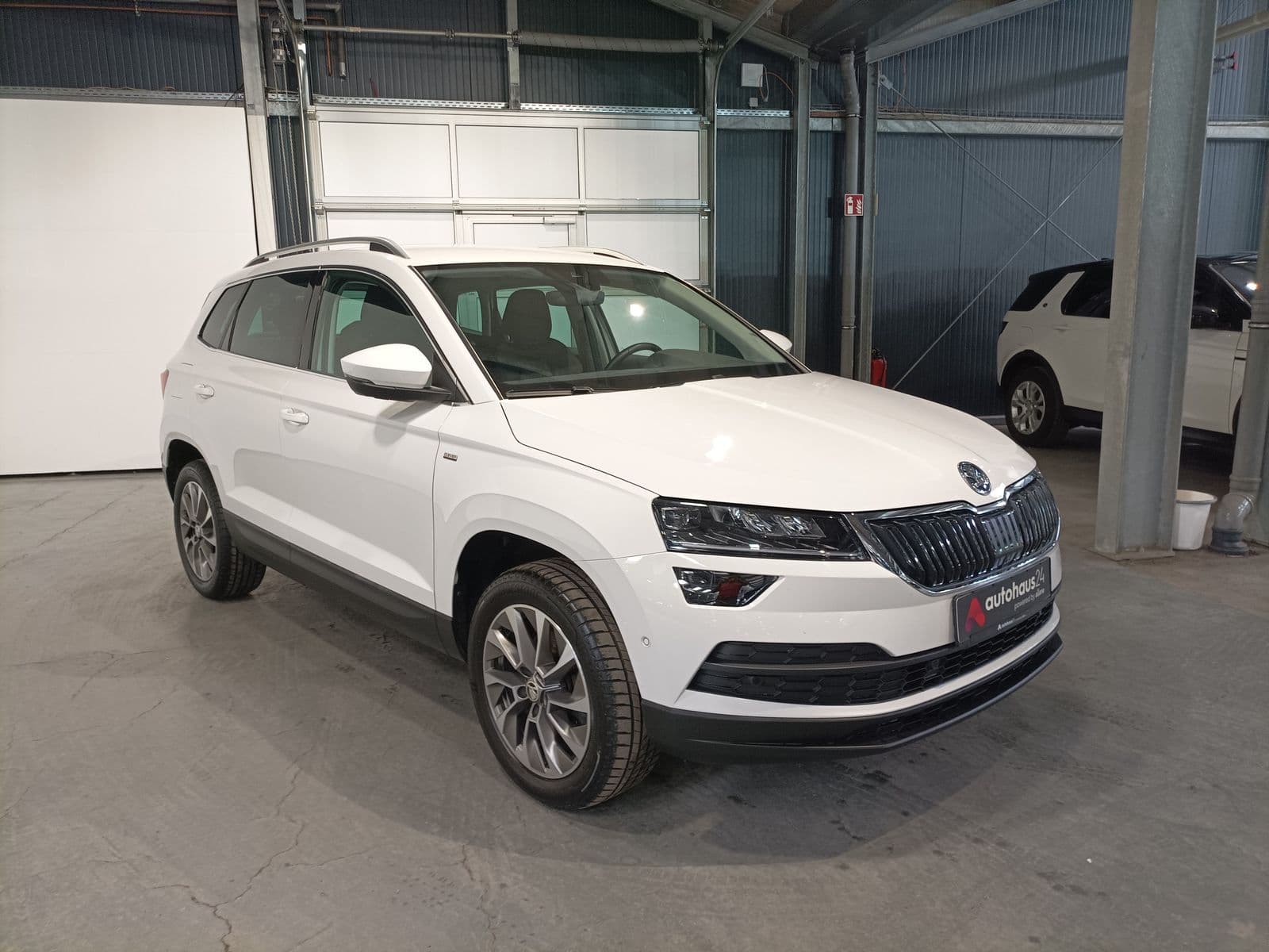 ŠKODA Karoq SUV / Crossover / Geländewagen SKODA Karoq 1.5l TSI ACT DSG CLEVER Sports Utility Vehicle #1