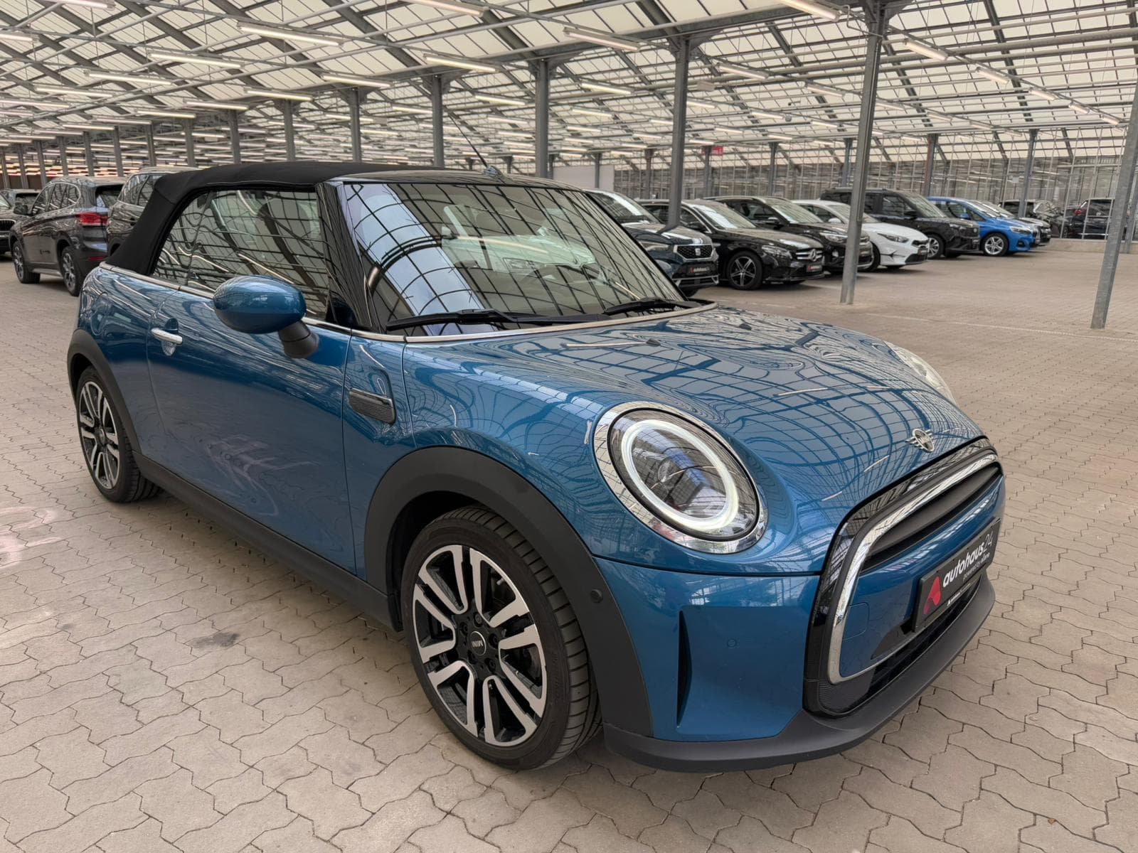 MINI Cabrio Cabrio / Roadster MINI MINI Cooper Cabrio Essential Trim Cabriolet #1