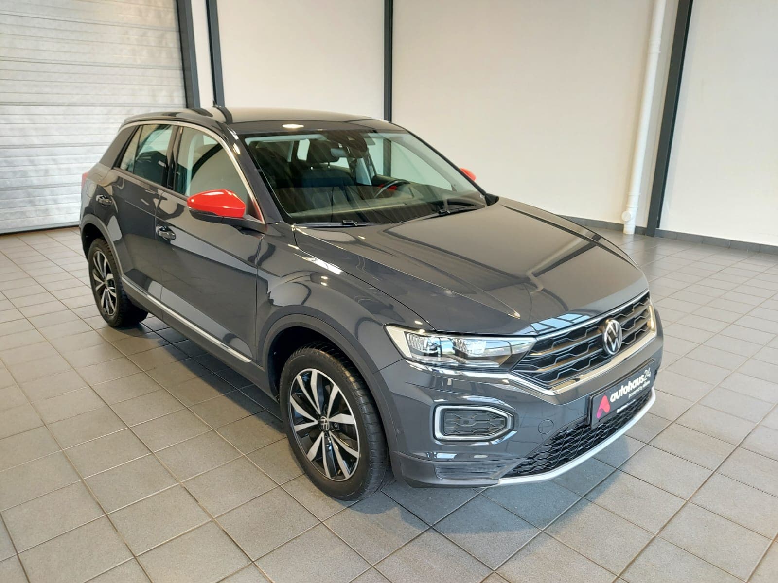Volkswagen T-Roc SUV / Crossover / Geländewagen VOLKSWAGEN T-Roc 1.0 TSI OPF Style Sports Utility Vehicle #1