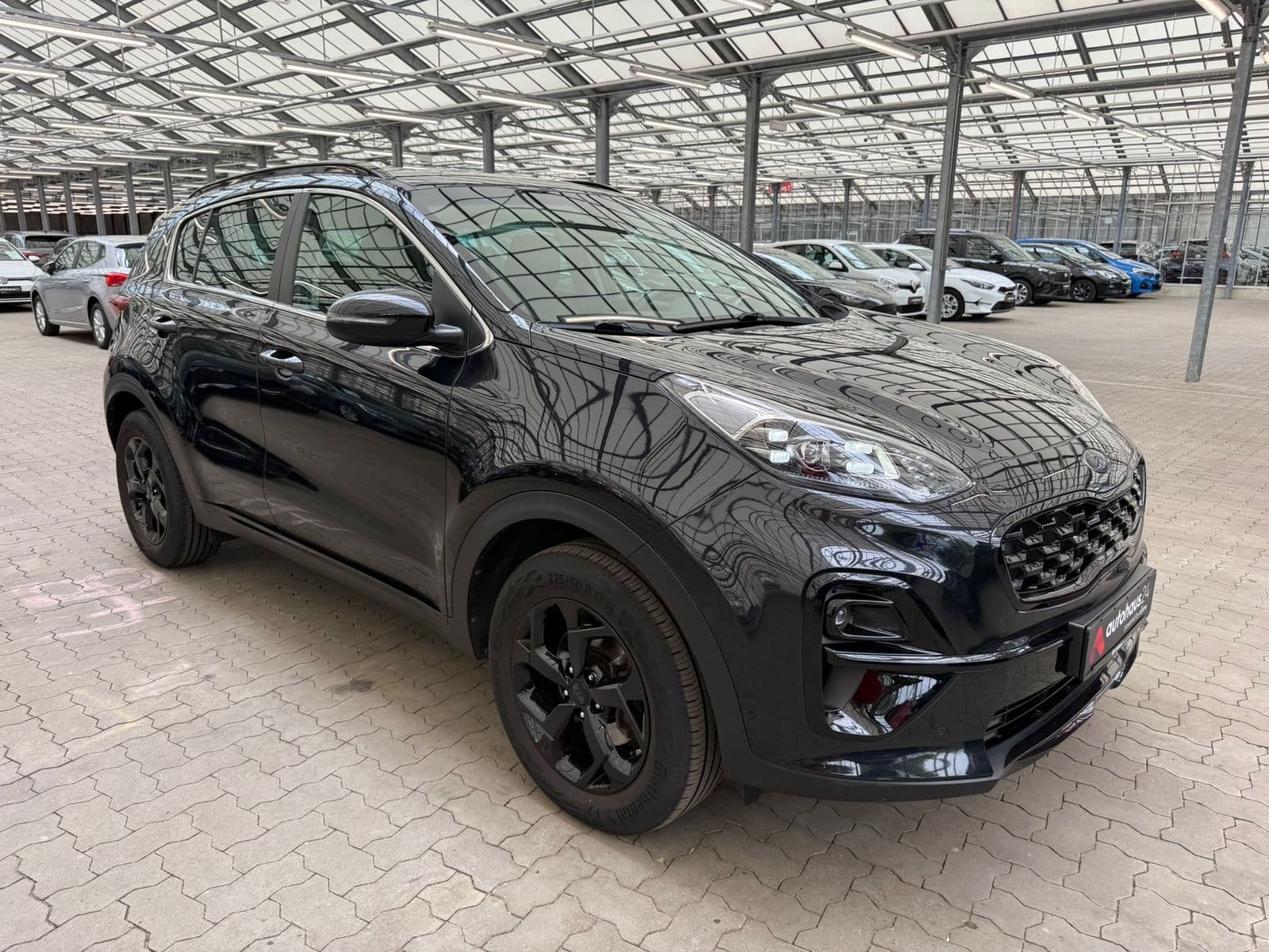 Kia Sportage SUV / Crossover / Geländewagen KIA Sportage 1.6 GDI 2WD Black Edition Sports Utility Vehicle #1