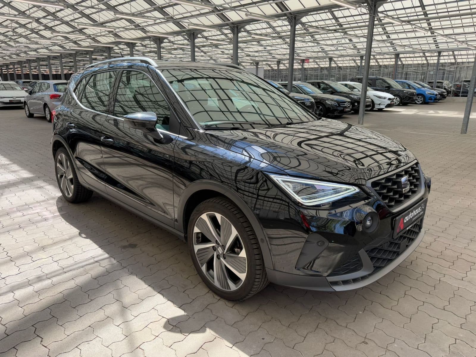 SEAT Arona SUV / Crossover / Geländewagen SEAT Arona 1.5 TSI 110kW FR DSG Sports Utility Vehicle #1