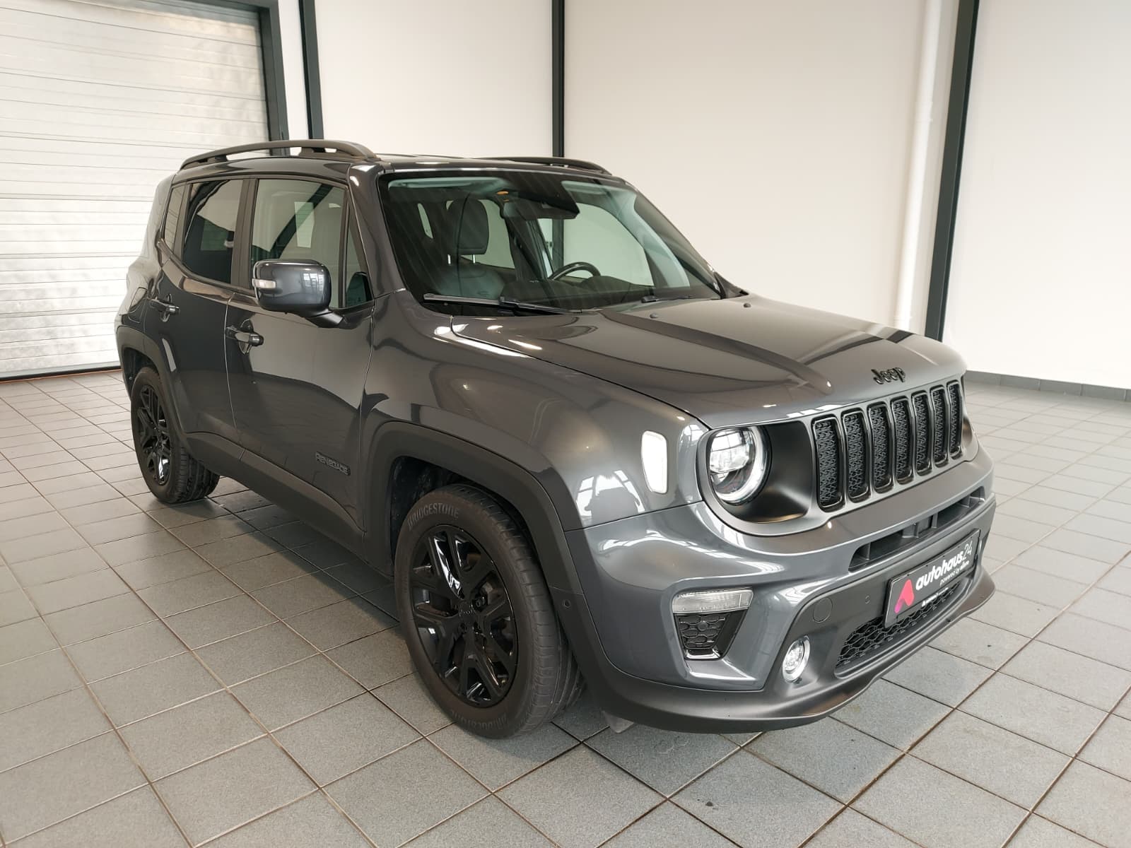 Jeep Renegade SUV / Crossover / Geländewagen JEEP Renegade 1.3l T-GDI I4 Limited DCT Sports Utility Vehicle #1