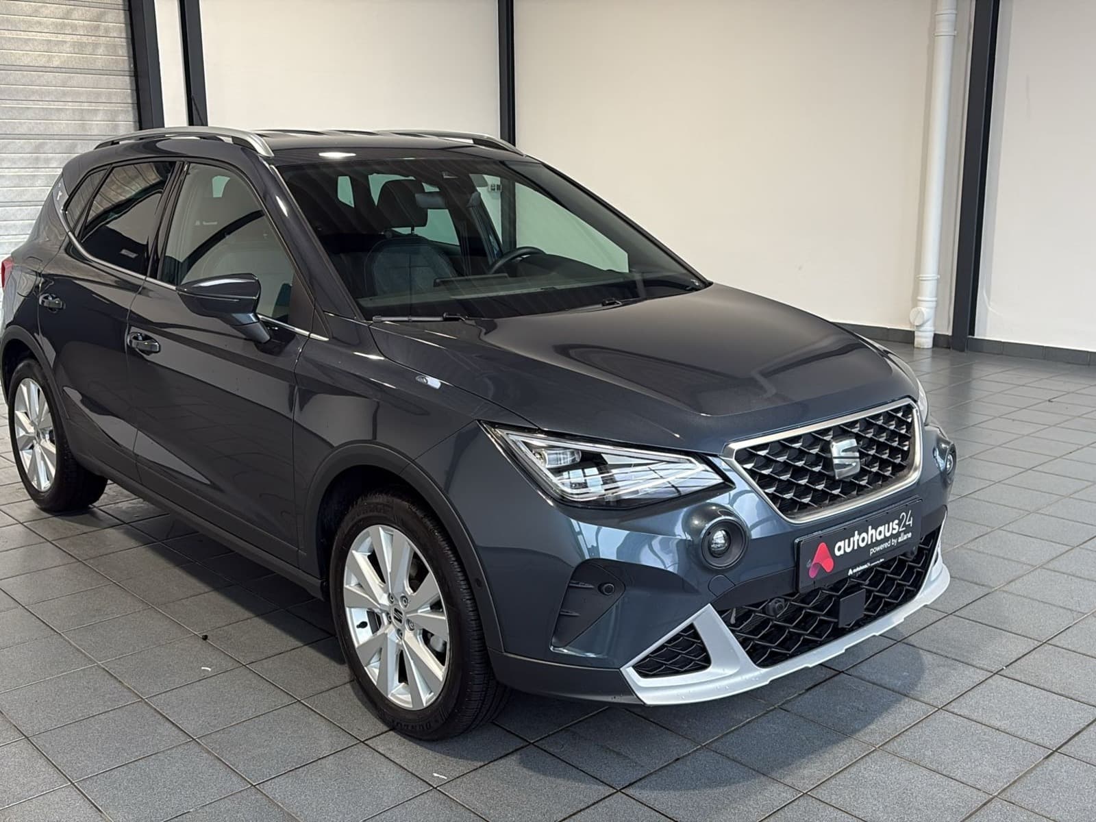 SEAT Arona SUV / Crossover / Geländewagen SEAT Arona 1.0 TSI 81kW XCELLENCE DSG Sports Utility Vehicle #1
