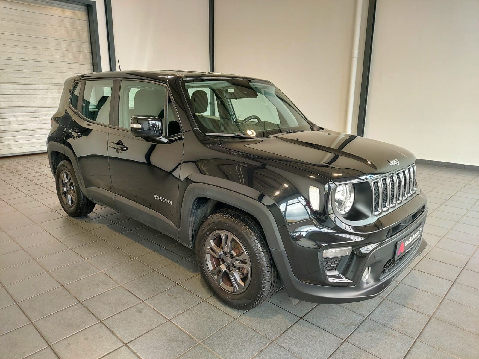 Jeep Renegade SUV / Crossover / Geländewagen JEEP Renegade 1.0l T-GDI I3 Longitude Sports Utility Vehicle #1