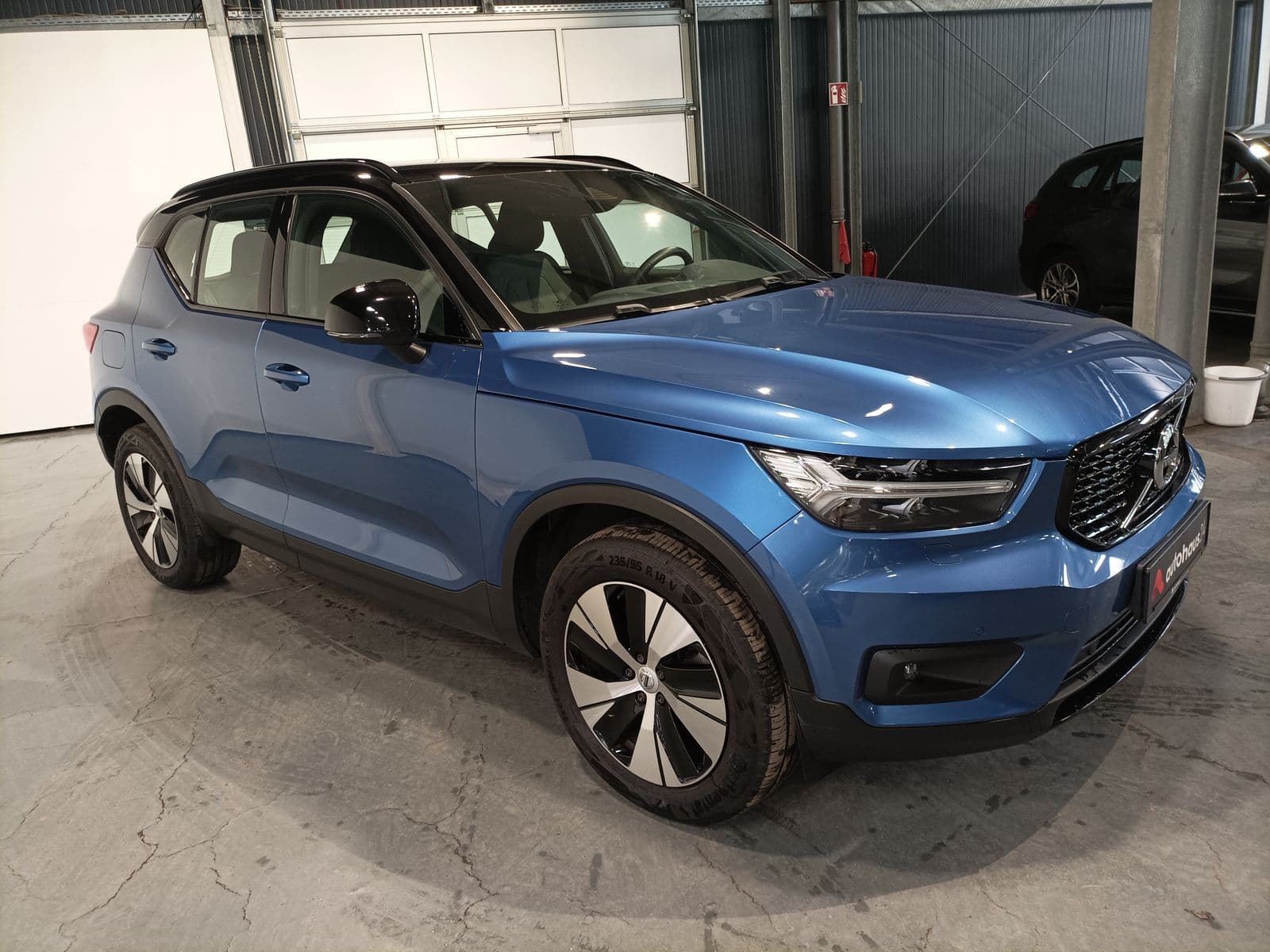 Volvo XC40 SUV / Crossover / Geländewagen VOLVO XC40 T5 Recharge Design Expression Sports Utility Vehicle #1