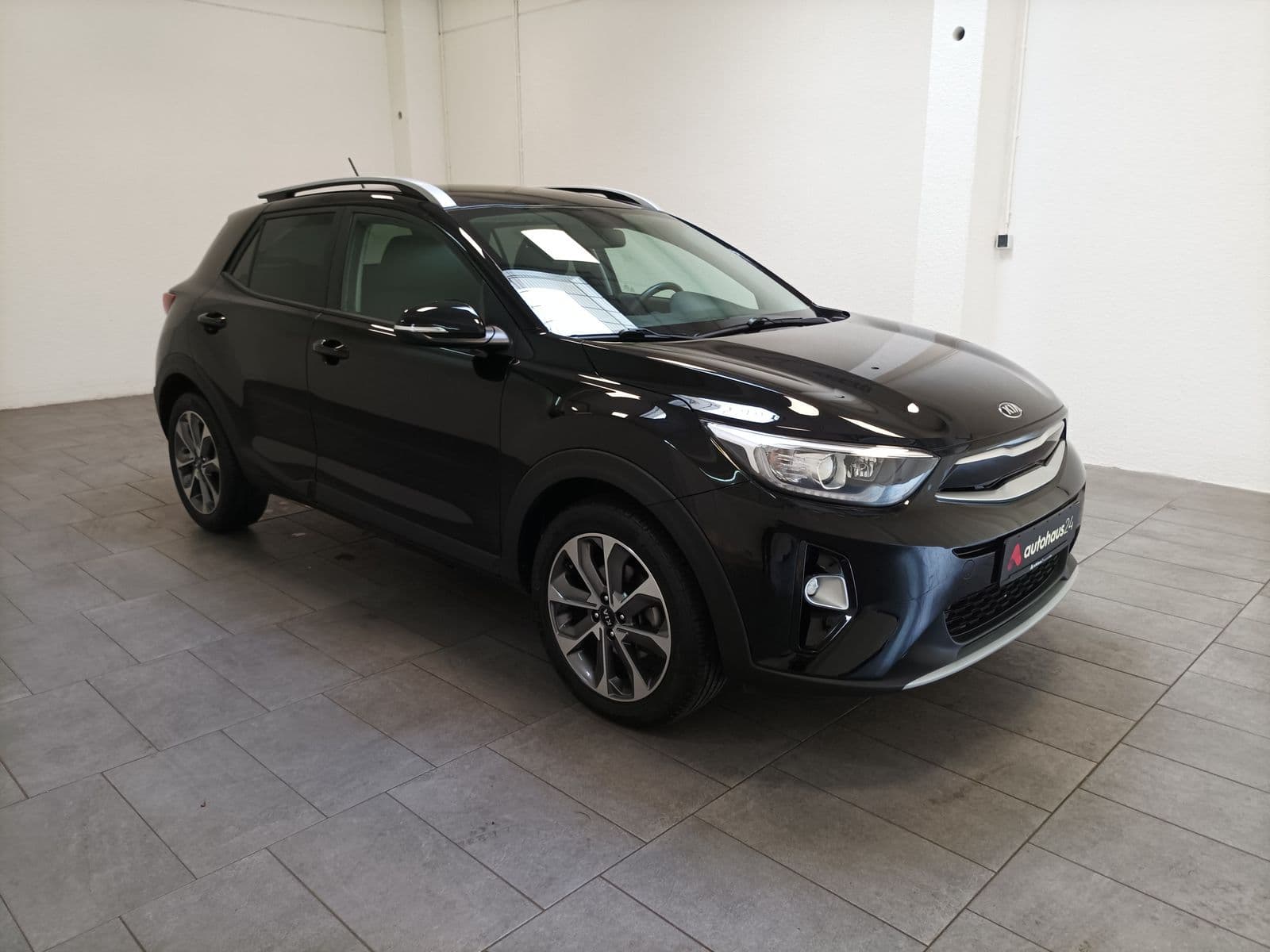 Kia Stonic SUV / Crossover / Geländewagen KIA Stonic 1.0 T-GDI 100 Vision Sports Utility Vehicle #1