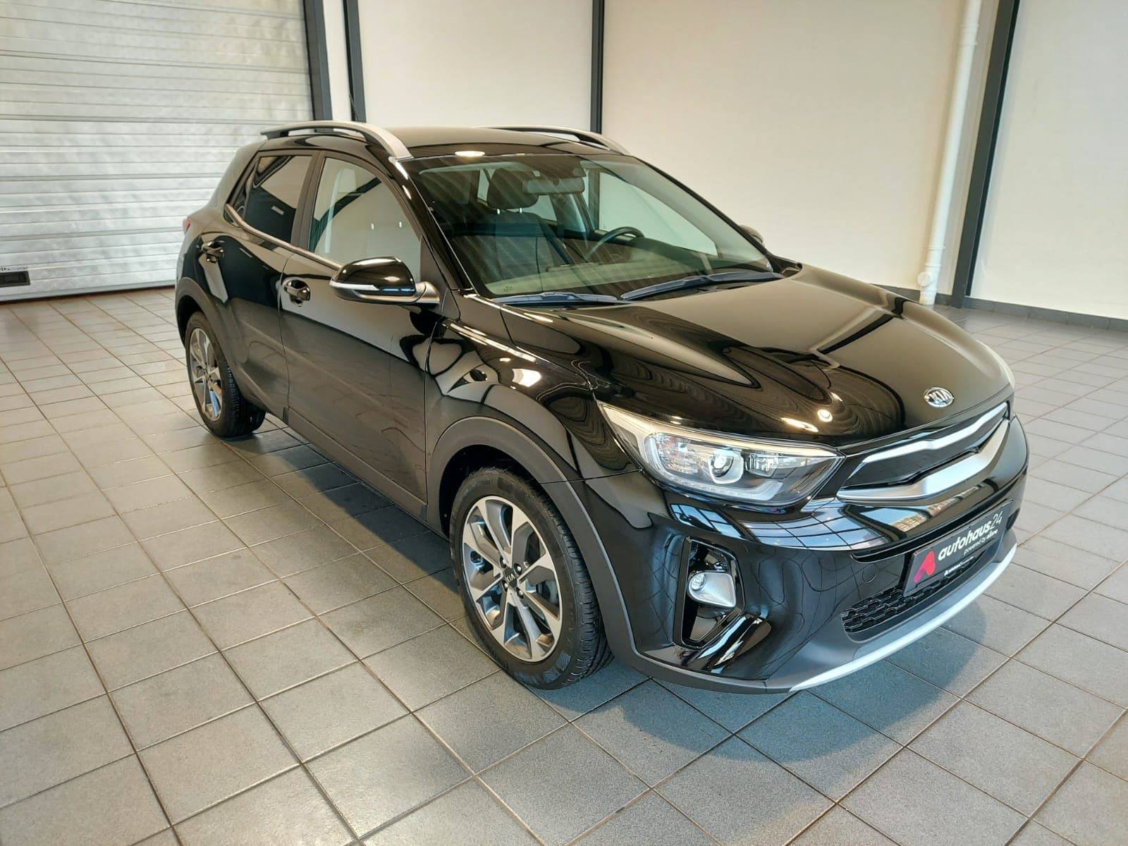 Kia Stonic SUV / Crossover / Geländewagen KIA Stonic 1.0 T-GDI 100 Vision Sports Utility Vehicle #1