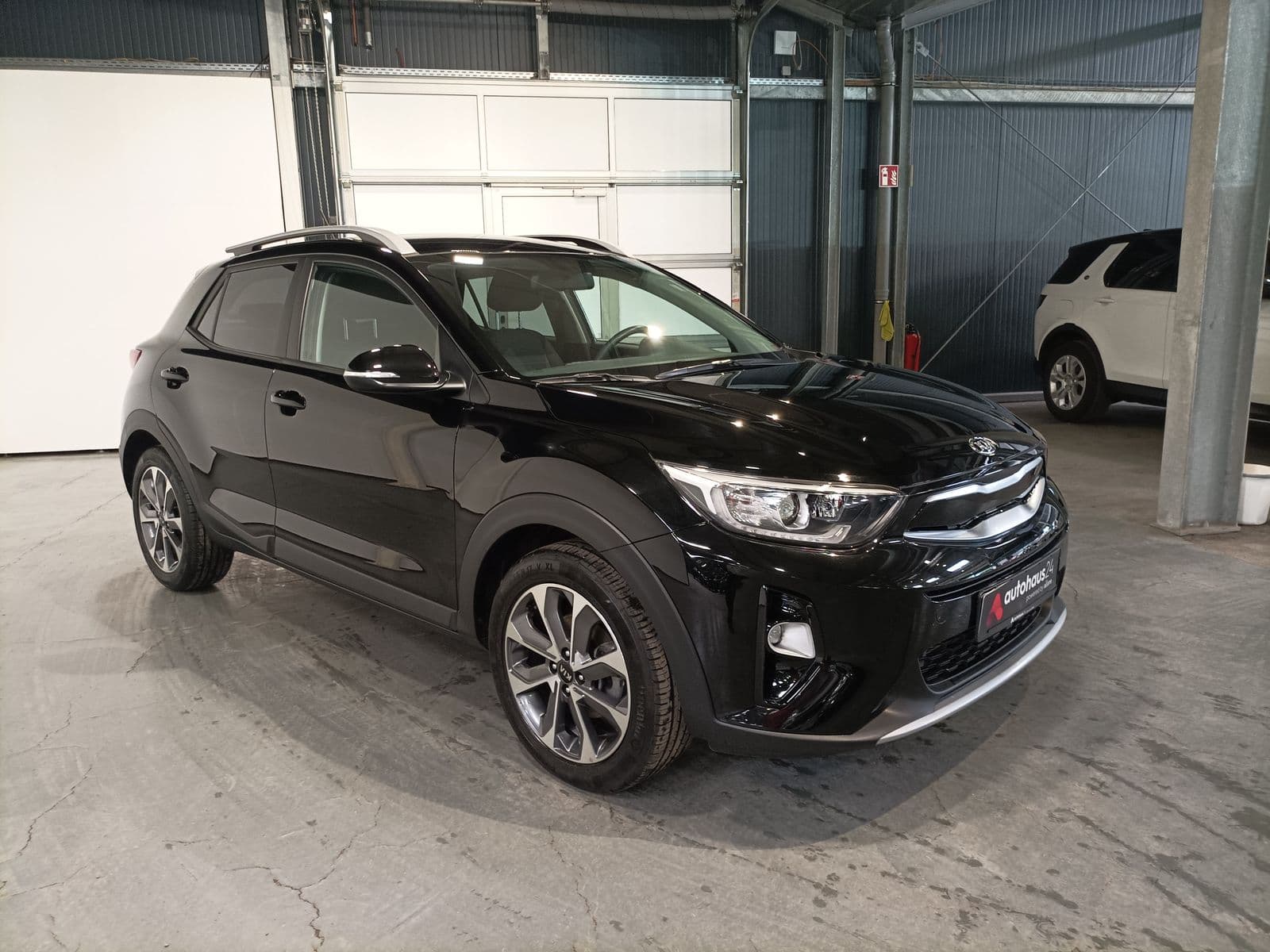 Kia Stonic SUV / Crossover / Geländewagen KIA Stonic 1.0 T-GDI 100 Vision Sports Utility Vehicle #1