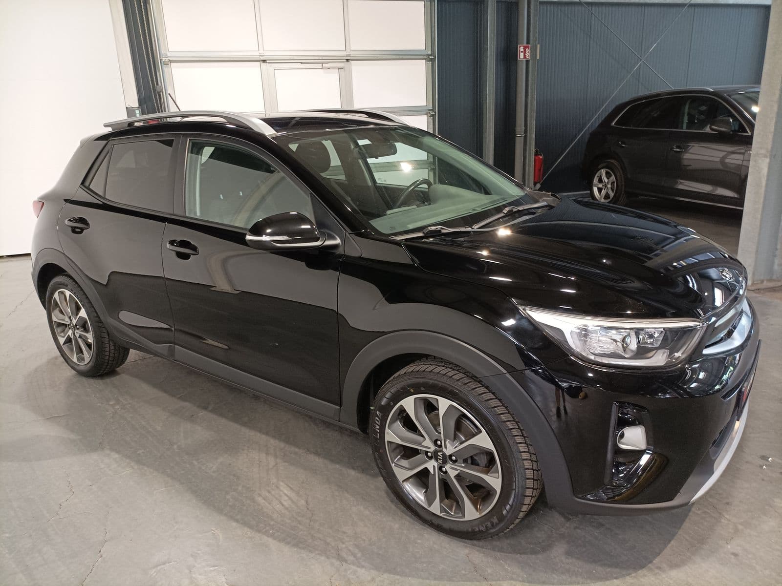 Kia Stonic SUV / Crossover / Geländewagen KIA Stonic 1.0 T-GDI 100 Vision Sports Utility Vehicle #1
