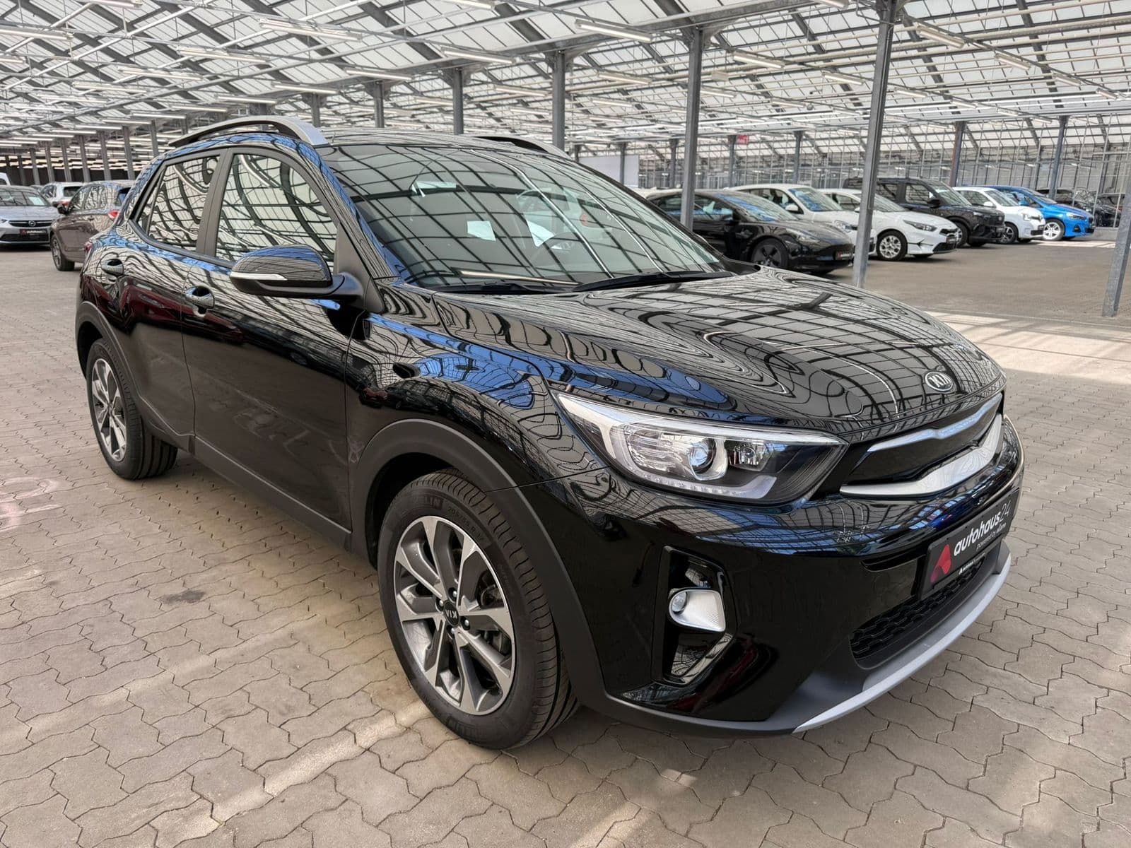 Kia Stonic SUV / Crossover / Geländewagen KIA Stonic 1.0 T-GDI 100 Vision Sports Utility Vehicle #1