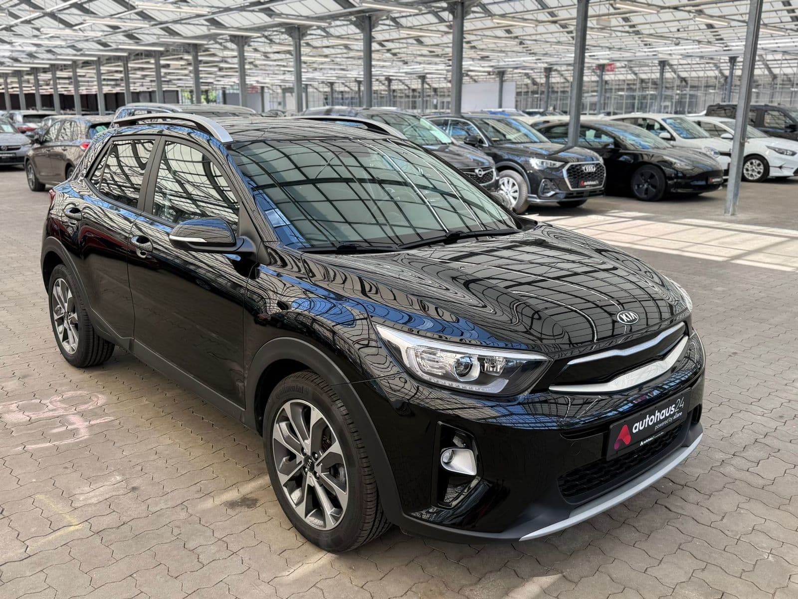 Kia Stonic SUV / Crossover / Geländewagen KIA Stonic 1.0 T-GDI 100 Vision Sports Utility Vehicle #1