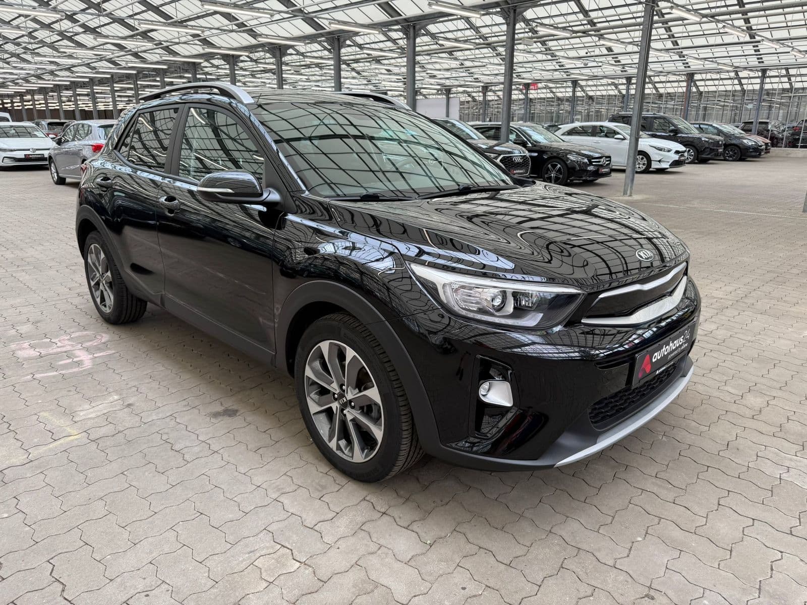Kia Stonic SUV / Crossover / Geländewagen KIA Stonic 1.0 T-GDI 100 Vision Sports Utility Vehicle #1