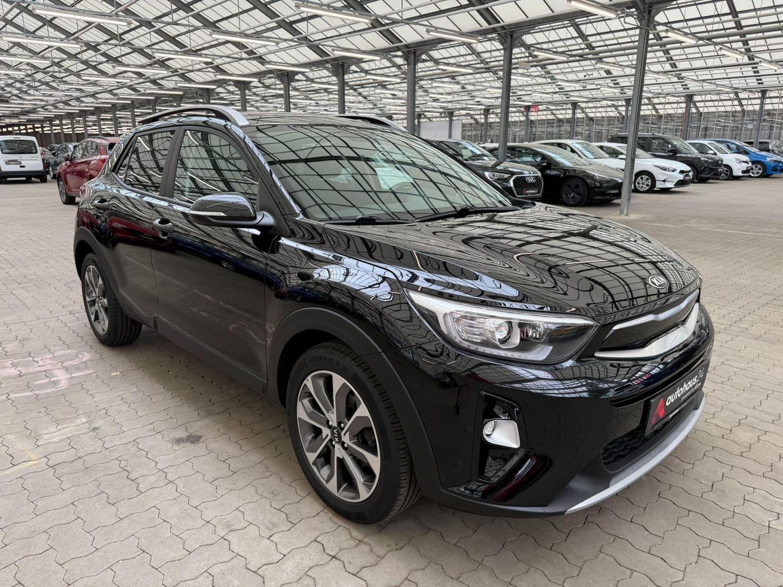 Kia Stonic SUV / Crossover / Geländewagen KIA Stonic 1.0 T-GDI 100 Vision Sports Utility Vehicle #1