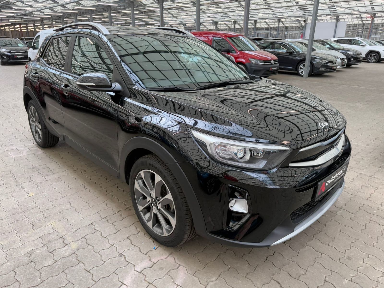Kia Stonic SUV / Crossover / Geländewagen KIA Stonic 1.0 T-GDI 100 Vision Sports Utility Vehicle #1