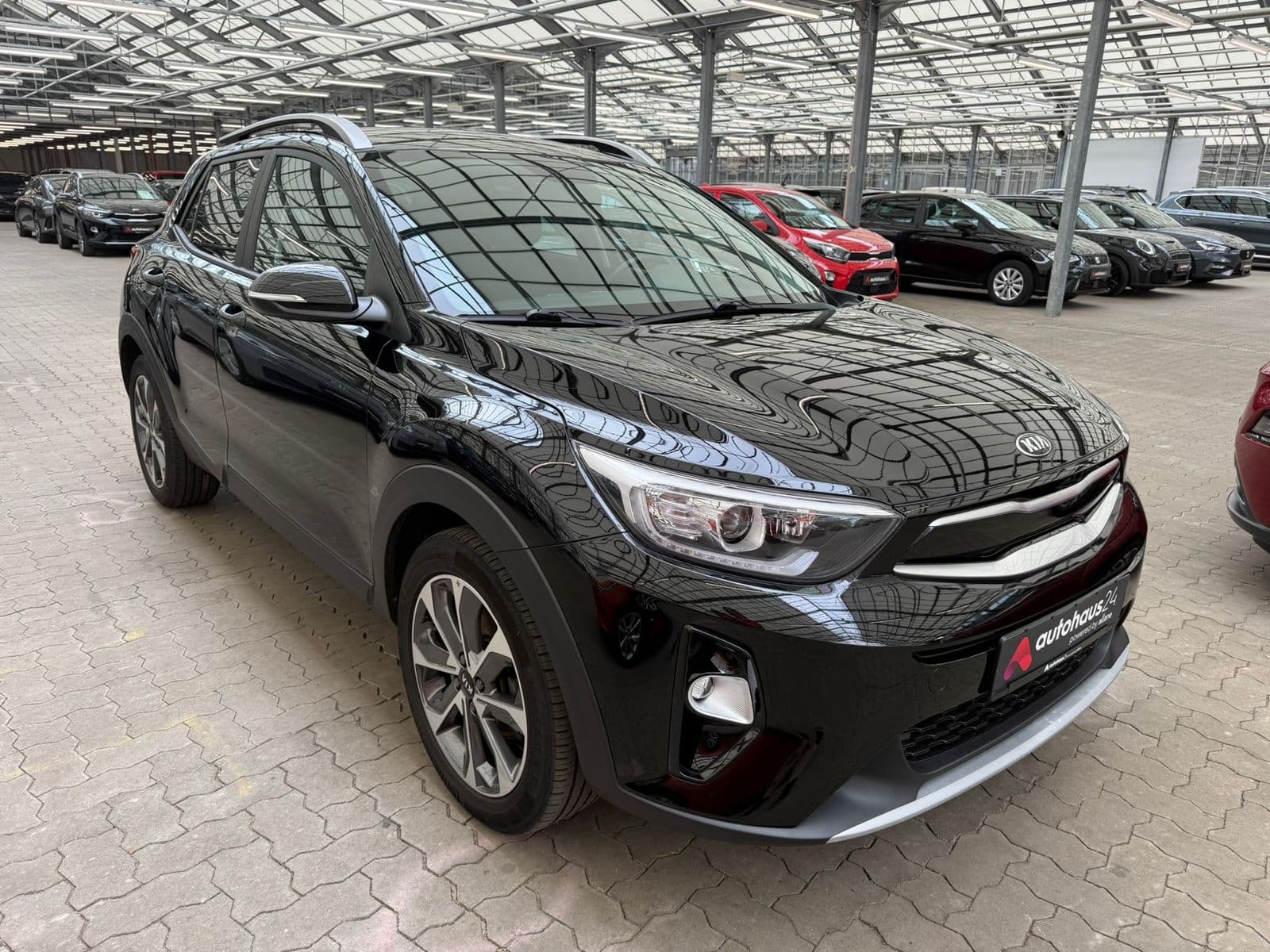 Kia Stonic SUV / Crossover / Geländewagen KIA Stonic 1.0 T-GDI 100 Vision Sports Utility Vehicle #1