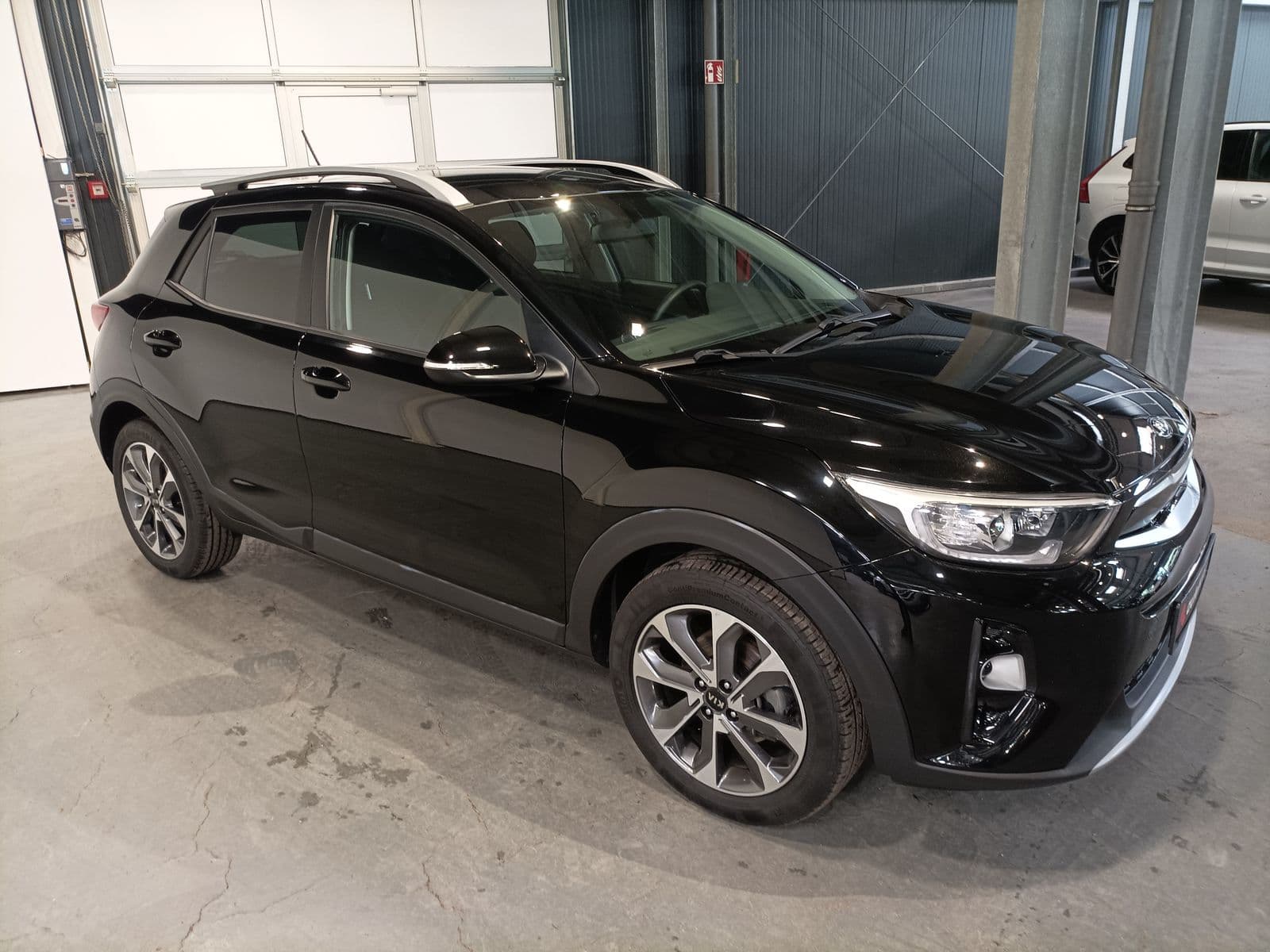 Kia Stonic SUV / Crossover / Geländewagen KIA Stonic 1.0 T-GDI 100 Vision Sports Utility Vehicle #1