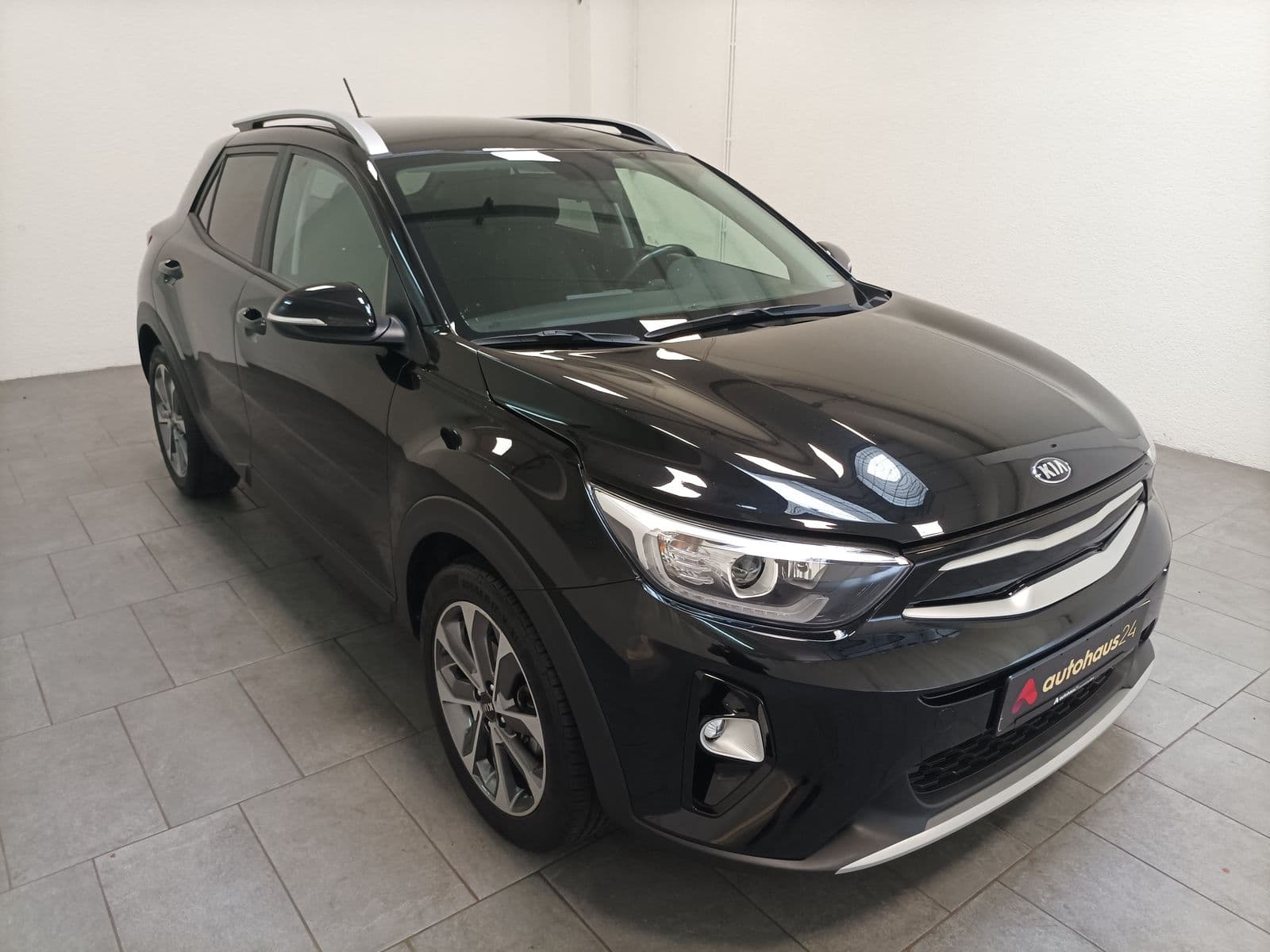 Kia Stonic SUV / Crossover / Geländewagen KIA Stonic 1.0 T-GDI 100 Vision Sports Utility Vehicle #1