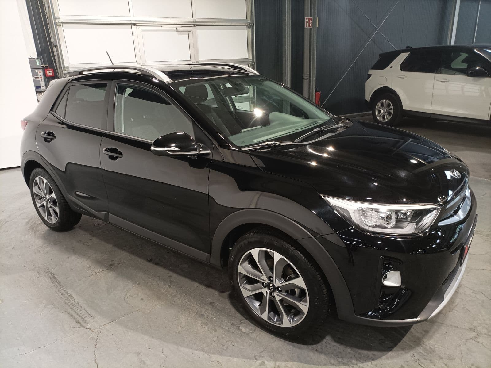 Kia Stonic SUV / Crossover / Geländewagen KIA Stonic 1.0 T-GDI 100 Vision Sports Utility Vehicle #1