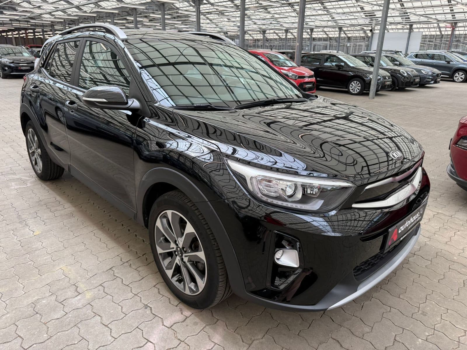 Kia Stonic SUV / Crossover / Geländewagen KIA Stonic 1.0 T-GDI 100 Vision Sports Utility Vehicle #1