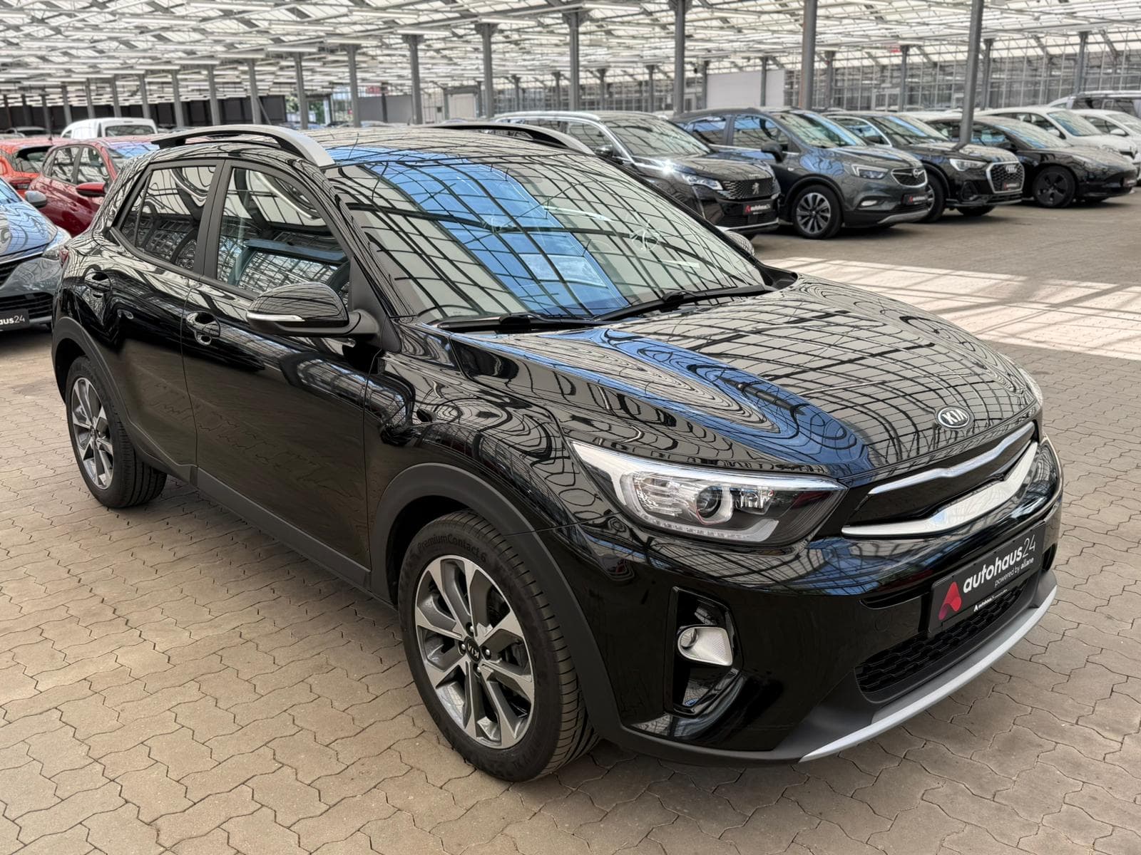 Kia Stonic SUV / Crossover / Geländewagen KIA Stonic 1.0 T-GDI 100 Vision Sports Utility Vehicle #1