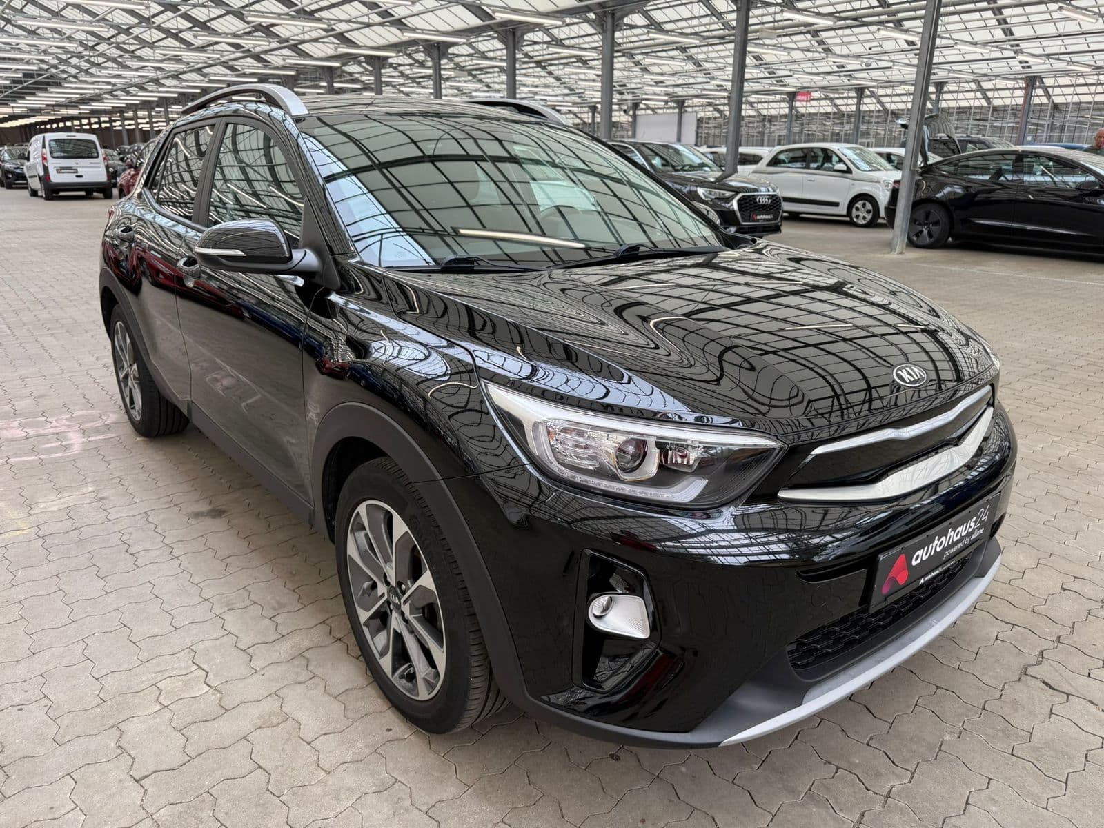 Kia Stonic SUV / Crossover / Geländewagen KIA Stonic 1.0 T-GDI 100 Vision Sports Utility Vehicle #1