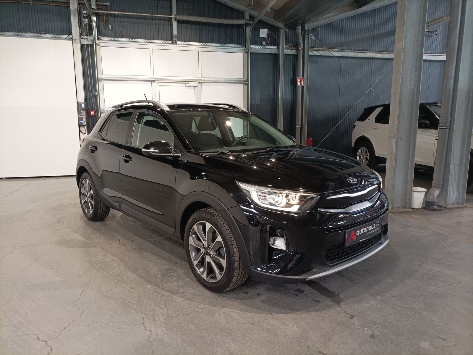 Kia Stonic SUV / Crossover / Geländewagen KIA Stonic 1.0 T-GDI 100 Vision Sports Utility Vehicle #1