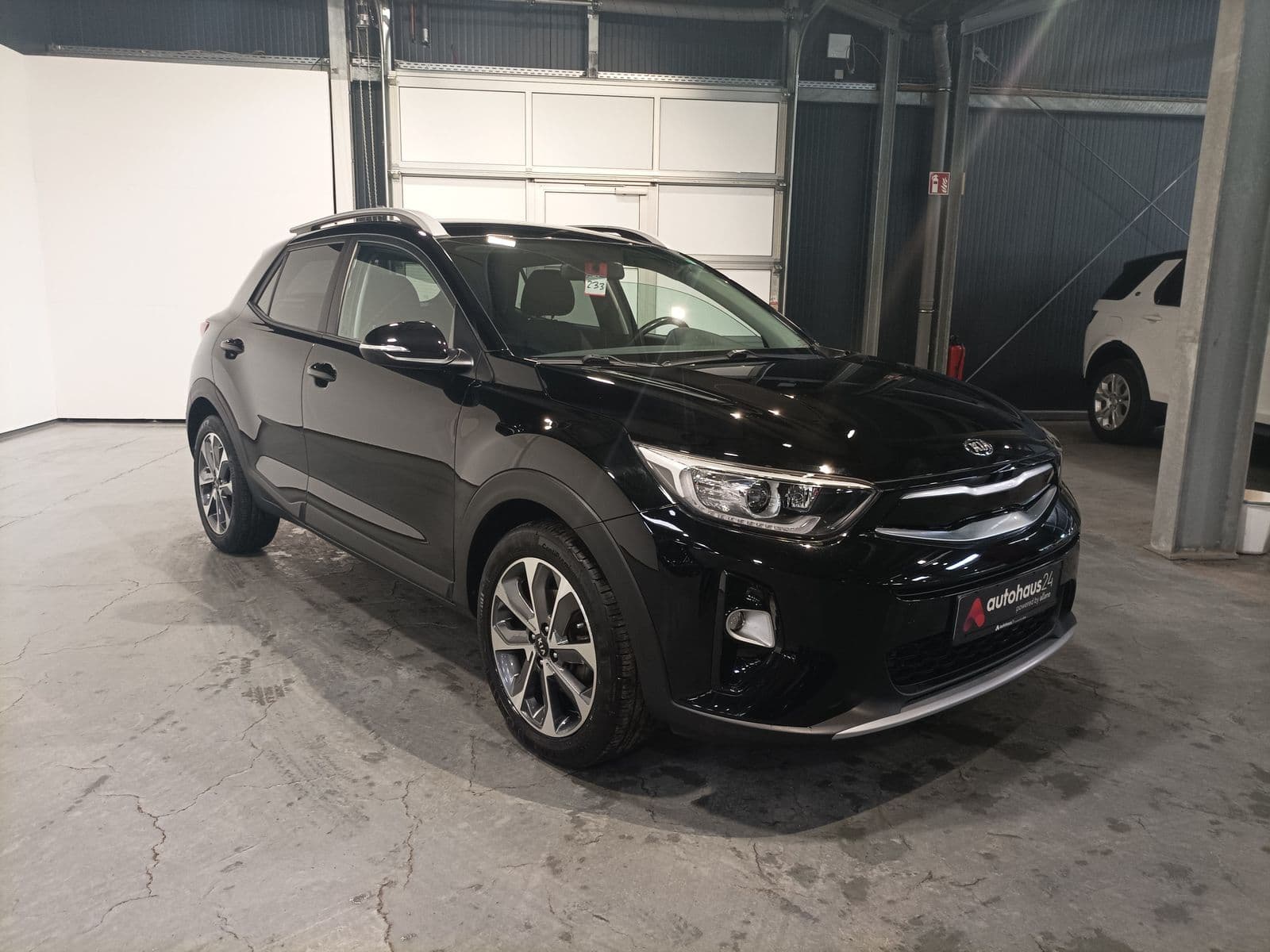 Kia Stonic SUV / Crossover / Geländewagen KIA Stonic 1.0 T-GDI 100 Vision Sports Utility Vehicle #1