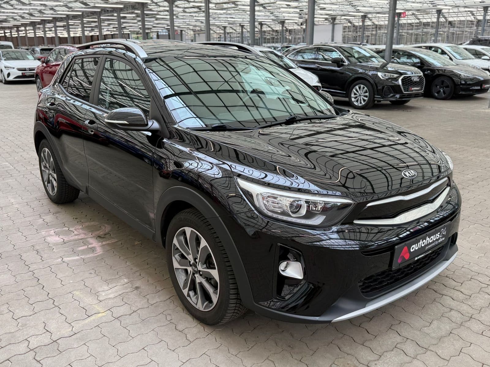 Kia Stonic SUV / Crossover / Geländewagen KIA Stonic 1.0 T-GDI 100 Vision Sports Utility Vehicle #1