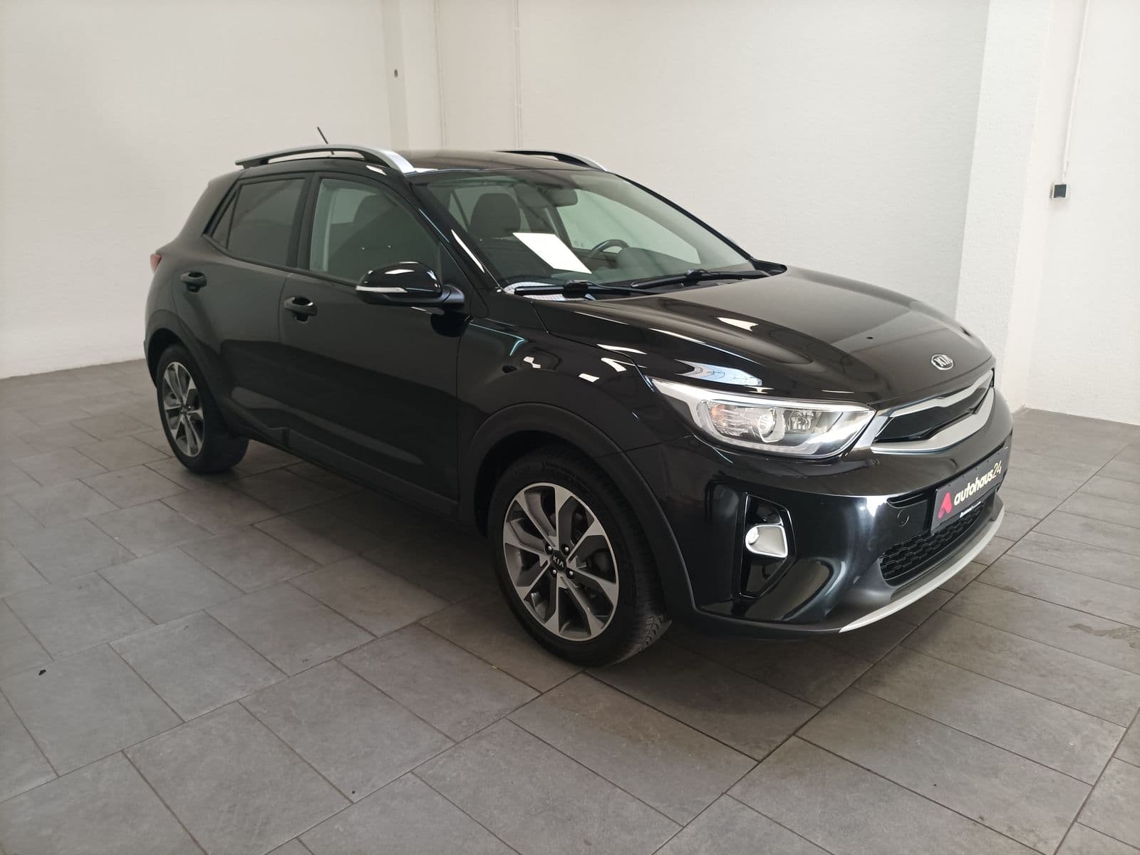 Kia Stonic SUV / Crossover / Geländewagen KIA Stonic 1.0 T-GDI 100 Vision Sports Utility Vehicle #1