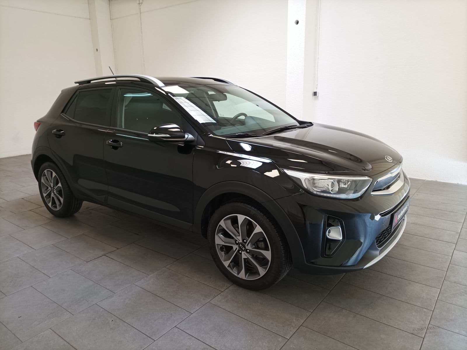 Kia Stonic SUV / Crossover / Geländewagen KIA Stonic 1.0 T-GDI 100 Vision Sports Utility Vehicle #1