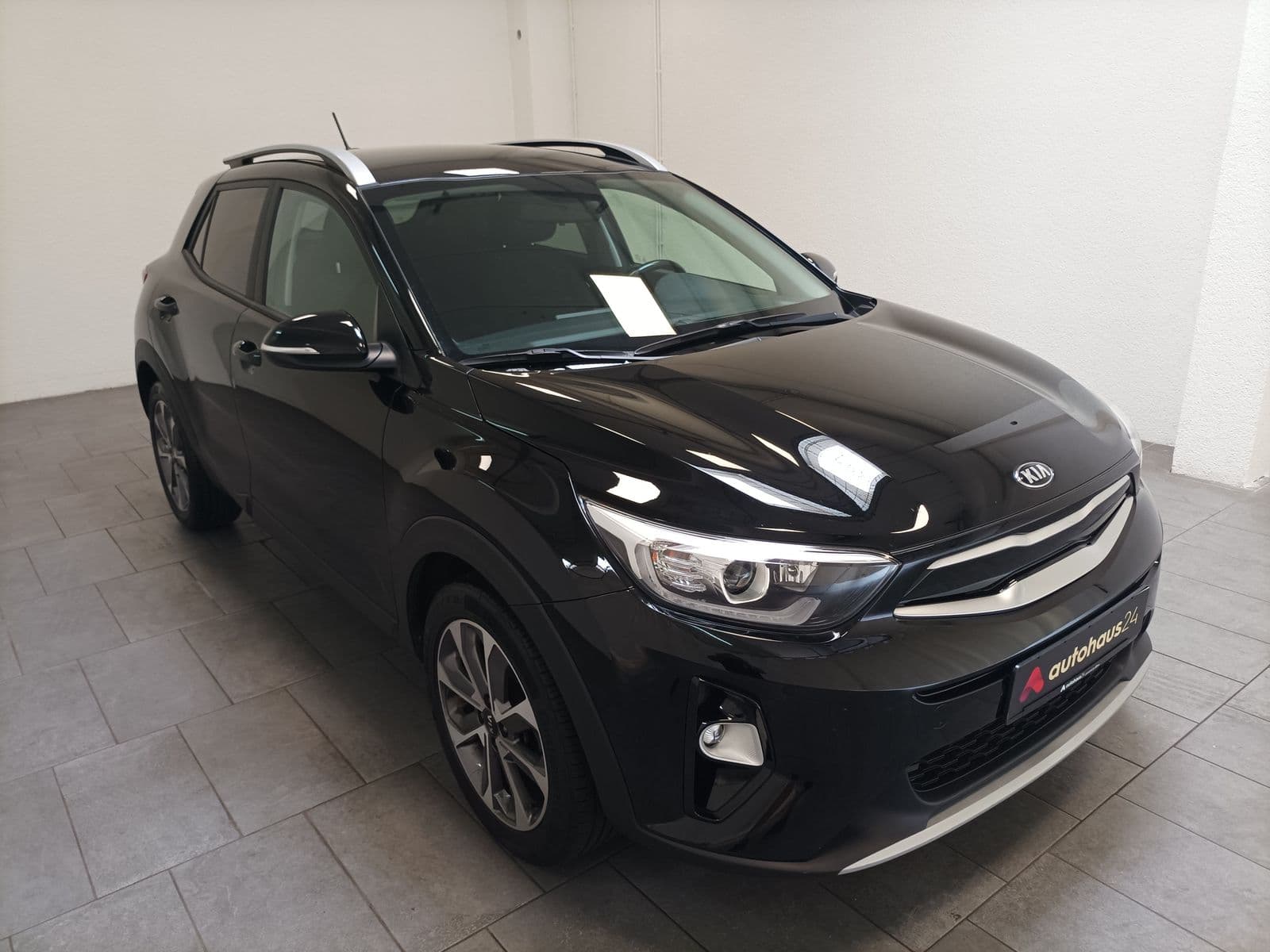Kia Stonic SUV / Crossover / Geländewagen KIA Stonic 1.0 T-GDI 100 Vision Sports Utility Vehicle #1