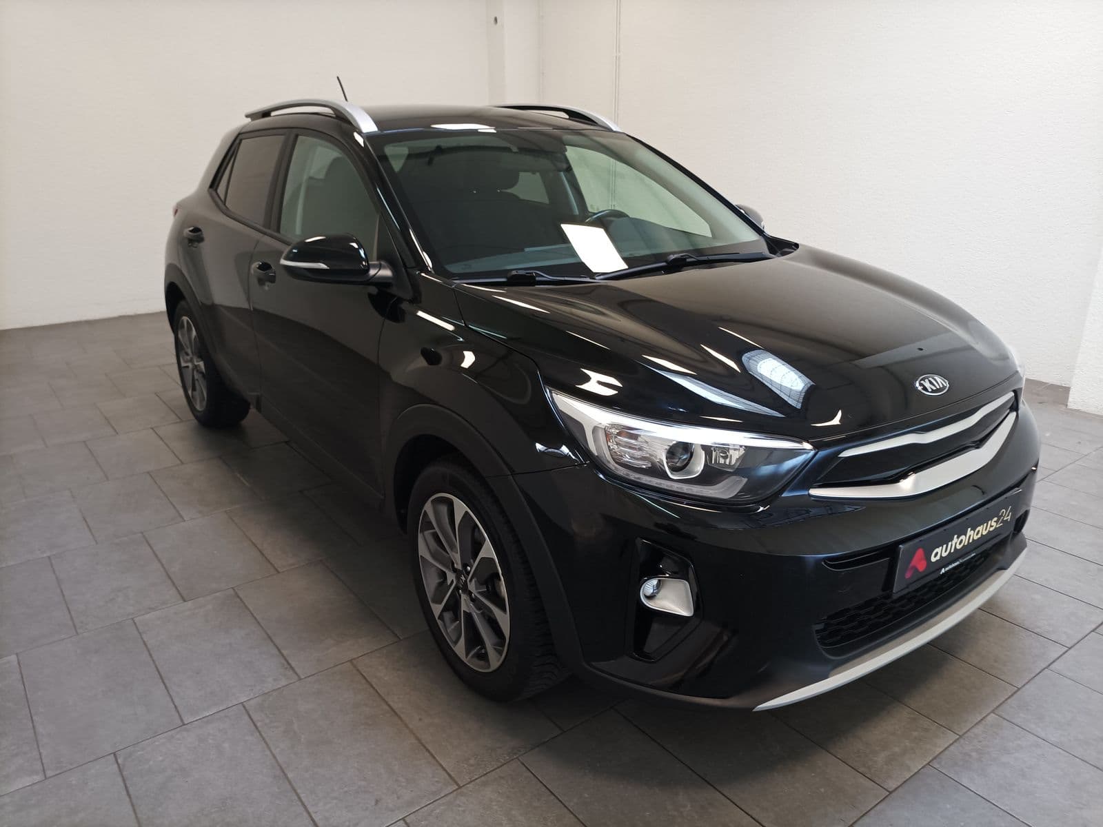 Kia Stonic SUV / Crossover / Geländewagen KIA Stonic 1.0 T-GDI 100 Vision Sports Utility Vehicle #1