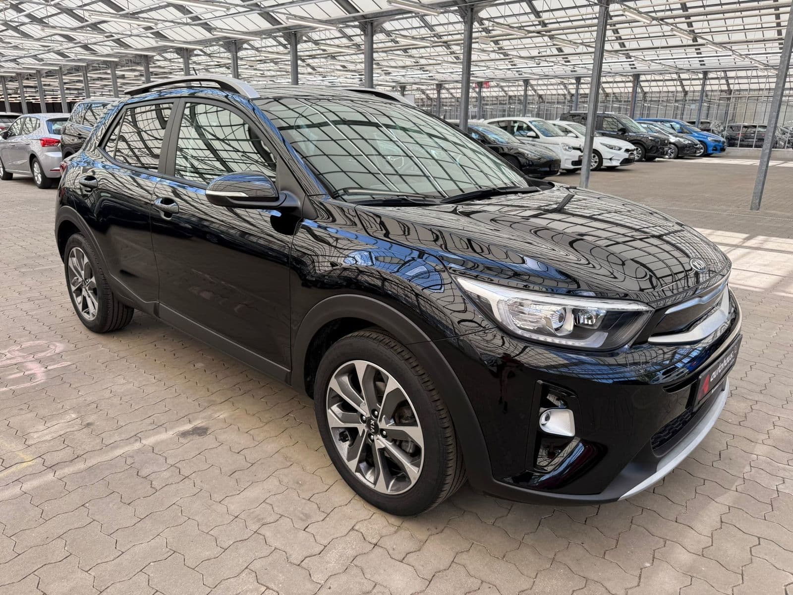 Kia Stonic SUV / Crossover / Geländewagen KIA Stonic 1.0 T-GDI 100 Vision Sports Utility Vehicle #1