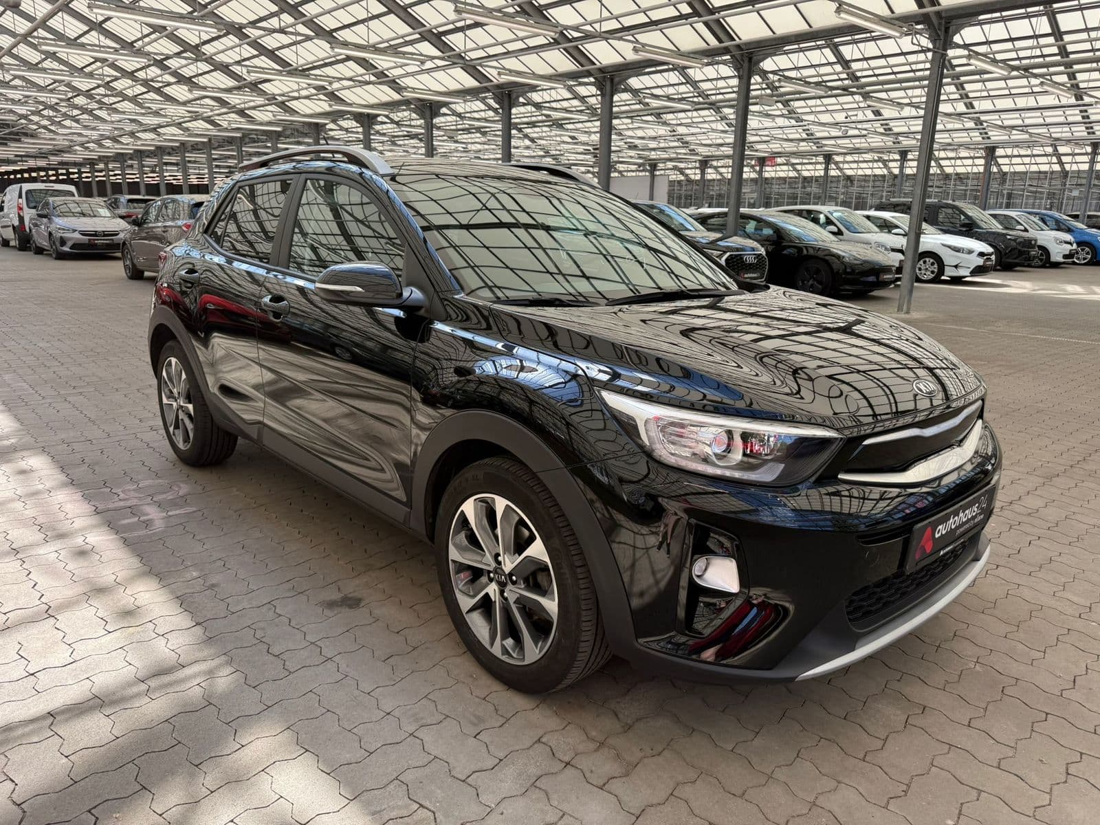 Kia Stonic SUV / Crossover / Geländewagen KIA Stonic 1.0 T-GDI 100 Vision Sports Utility Vehicle #1