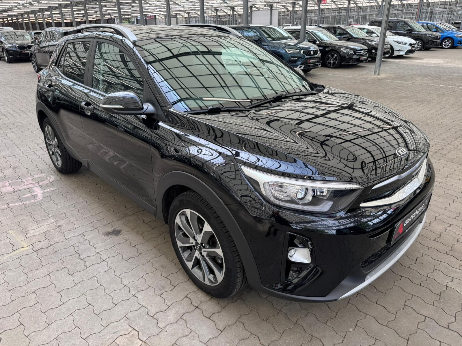Kia Stonic SUV / Crossover / Geländewagen KIA Stonic 1.0 T-GDI 100 Vision Sports Utility Vehicle #1