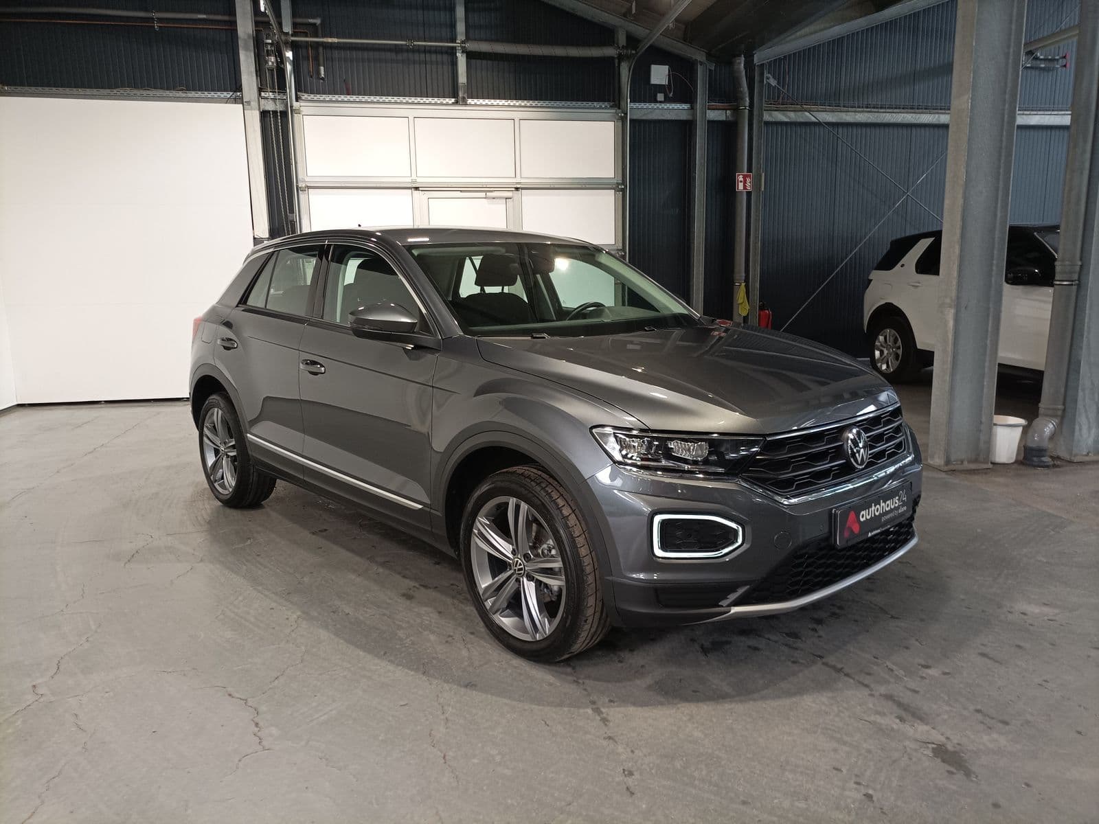 Volkswagen T-Roc SUV / Crossover / Geländewagen VOLKSWAGEN T-Roc 1.5 TSI ACT OPF Style Sports Utility Vehicle #1