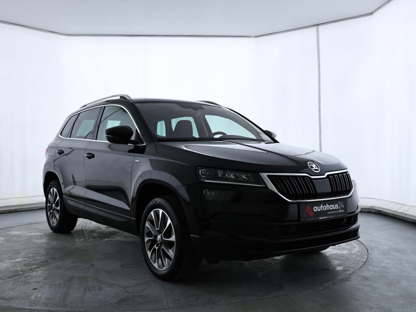 ŠKODA Karoq SUV / Crossover / Geländewagen SKODA Karoq 1.5l TSI ACT DSG CLEVER Sports Utility Vehicle #1